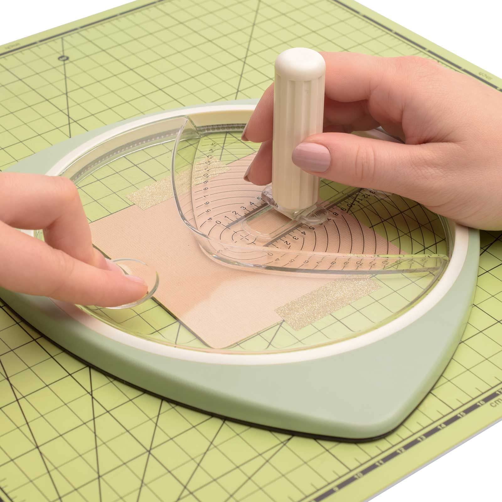 Vaessen Creative Taglierino per Carta – Macchina da Taglio e Accessorio Creativo - Ø 2,5 – Ø 15 cm - su Cartoncino, Etichette, Cartone, Foto e Gommapiuma da Fai-Da-Te - Menta