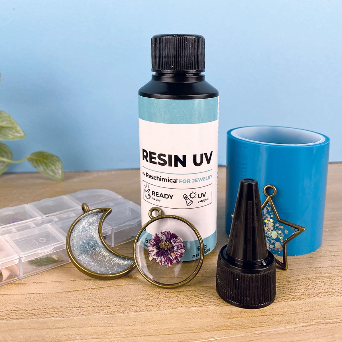 Resina UV Trasparente per Bijoux e Gioielli, indurimento Veloce, Filtro Anti-Ingiallimento, Effetto Acqua, facile da usare e Sicura, Crea i tuoi Bijoux in Resina (200 gr)