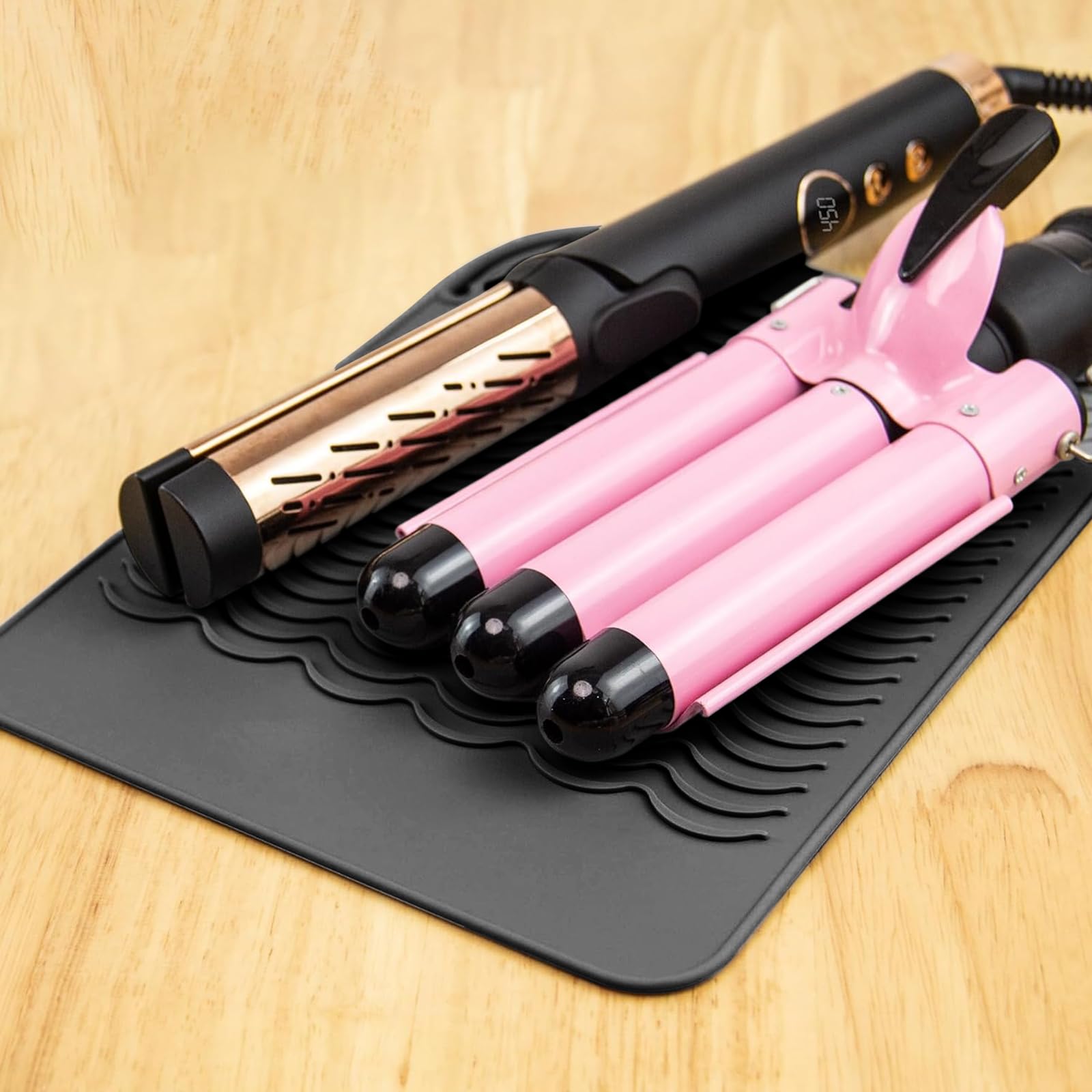 Souvik Ensemble de Protection Thermique pour Lisseur et à Boucler Tapis en Silicone Antidérapant et Gant Résistant à la Chaleur pour Outils de Coiffure Plat et à Friser Noir