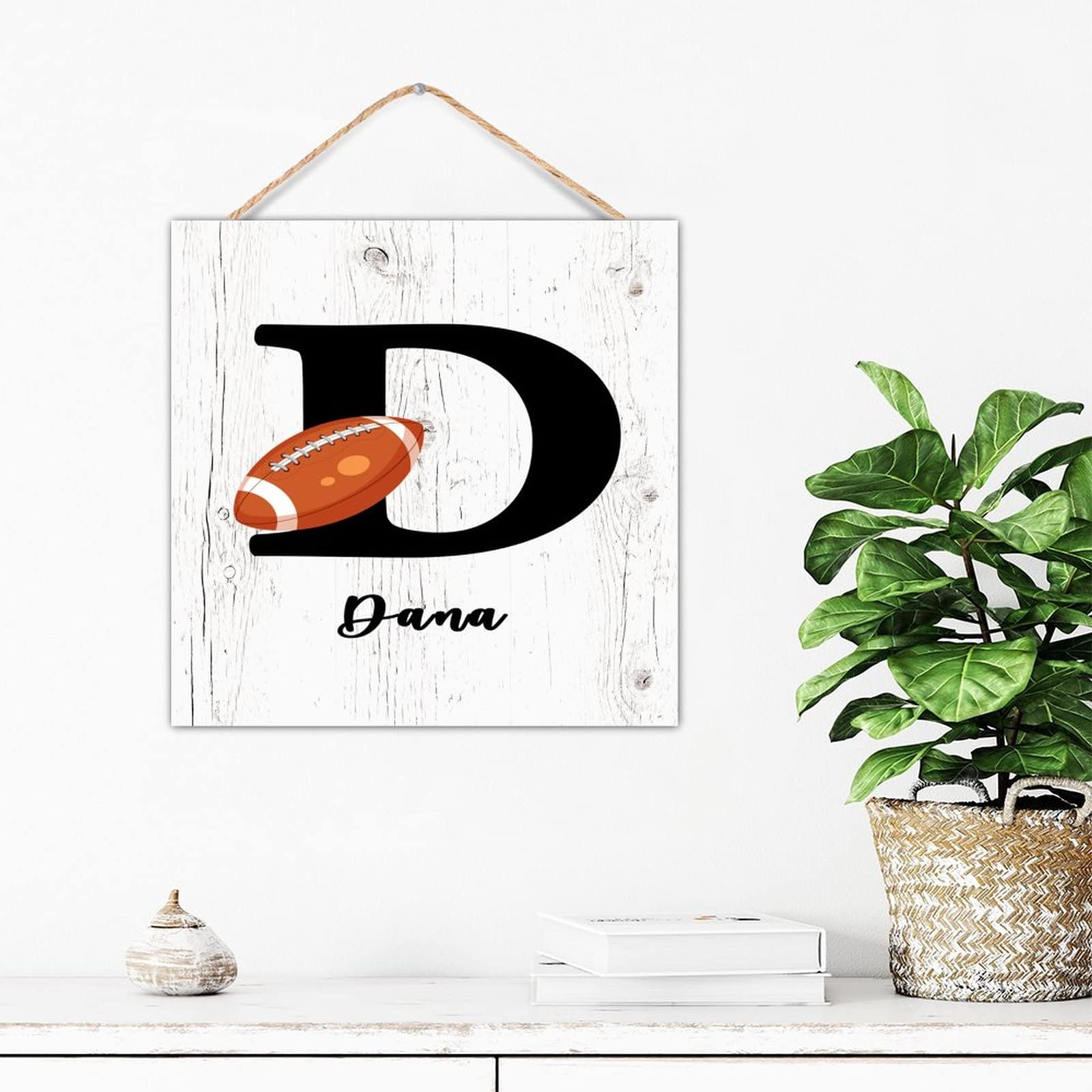 Monogramme D déco murale bois noir pour rompre la monotonie du salon