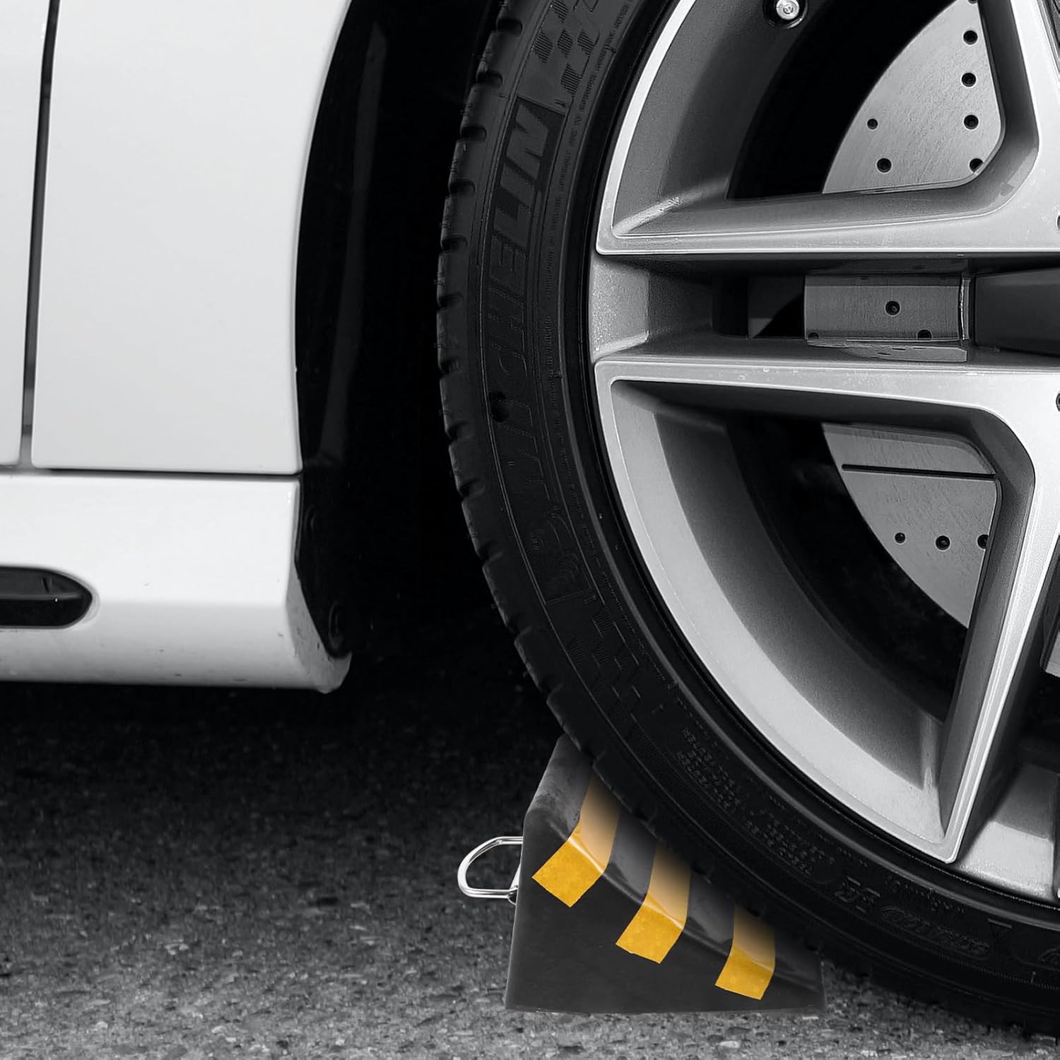 Mikinona Car Wheel Rubber Chock Heavy Duty Stopper Design for Automotive Stability Compact for for Trailers and Cars Prevents Vehicle Sliding