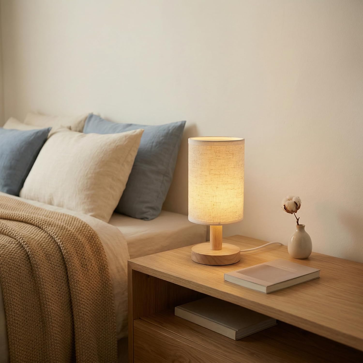 Small Bedside Table Lamp with USB Powered, Minimalist Rustic Wood Base &Linen Shade, 2700K Warm Eye-Care Night Light, Farmhouse Boho Nightstand Lamp for Bedroom Dorm Nursery Kids Room Kitchen