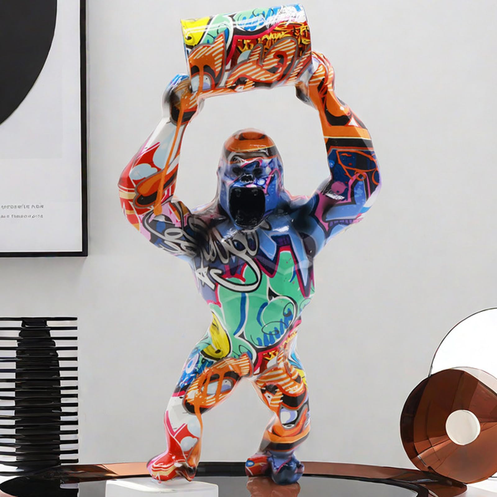 Statue de gorille colorée pour dynamiser un bureau terne avec une figurine design
