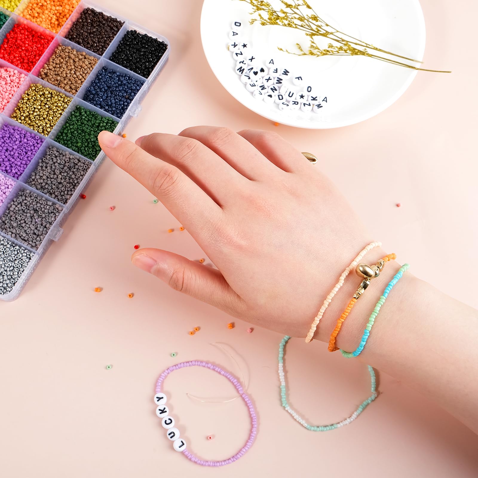 HOLDLEAF 2mm Cuentas para Pulseras，Cuentas para Hacer Pulseras, Abalorios para Hacer Pulseras con 300pcs Abalorios Letras，Kit para Hacer Pulseras para DIY Pulseras Collares Bisutería