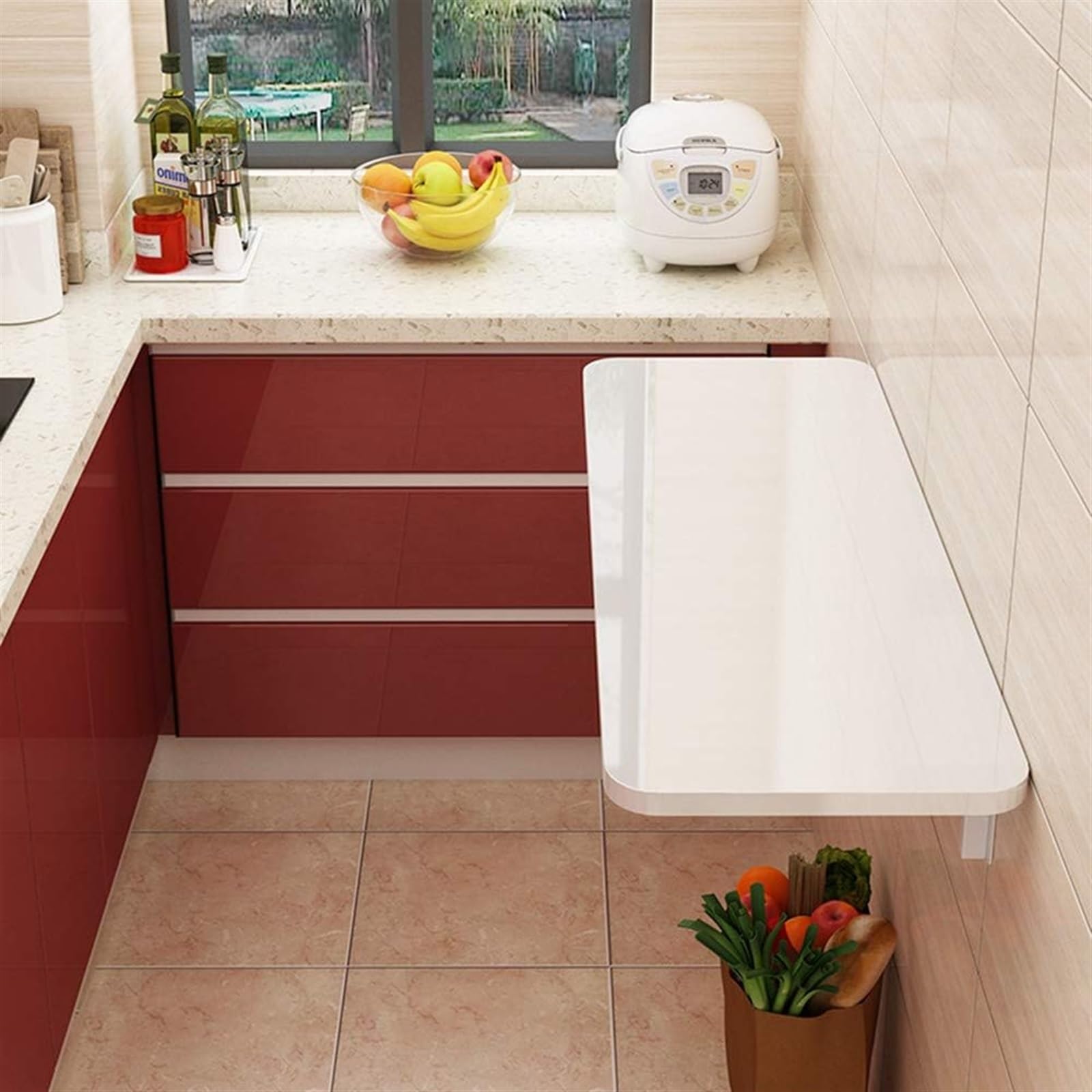 Bureau mural flottant pliable pour optimiser les petits appartements