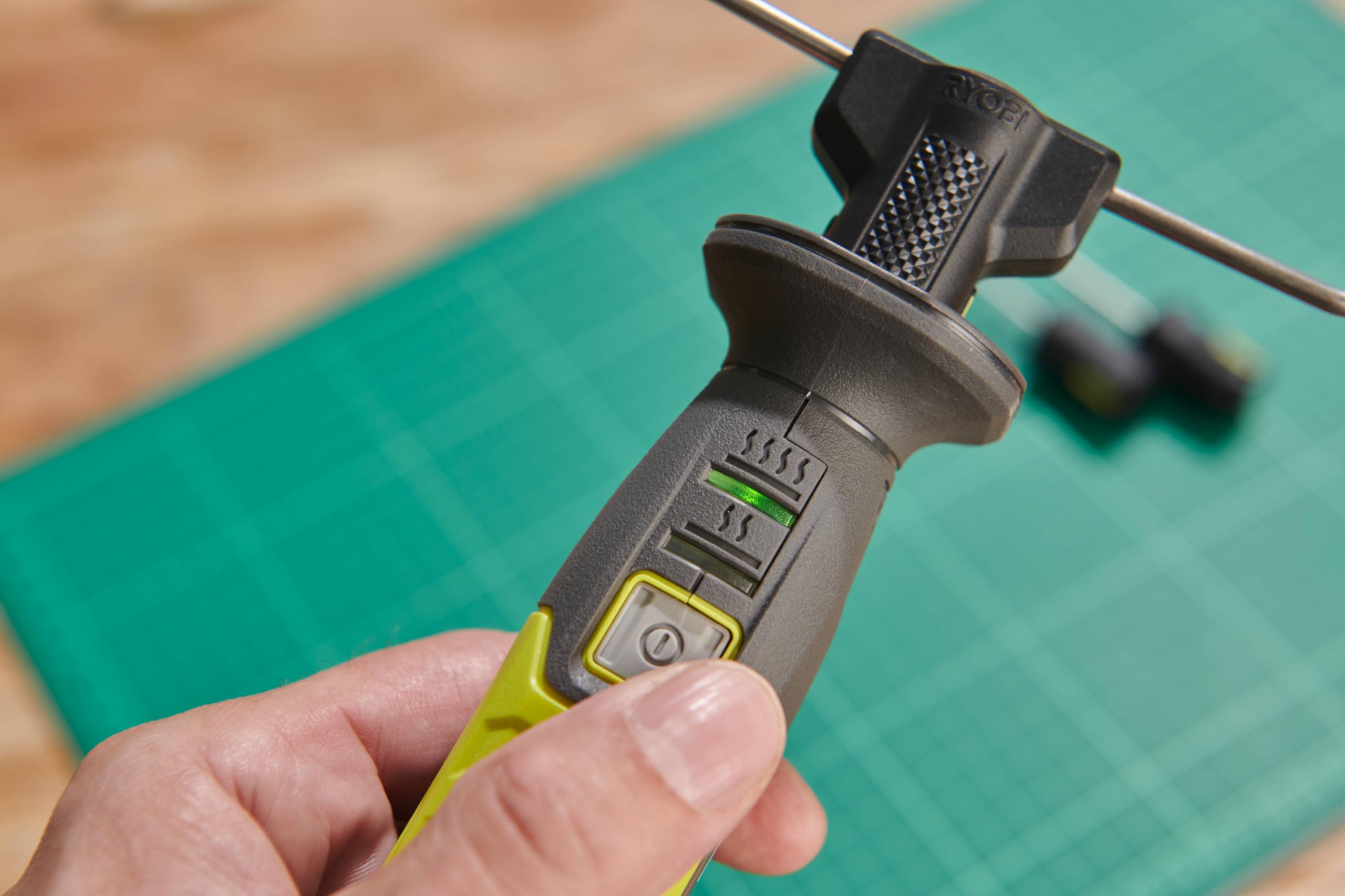 RYOBI - Taglierina a filo caldo 4V USB al litio - 450°C - Viene fornita con 5 accessori - Cavo USB-C & 1 batteria 4V 2,0Ah USB al litio - RHC4-120G