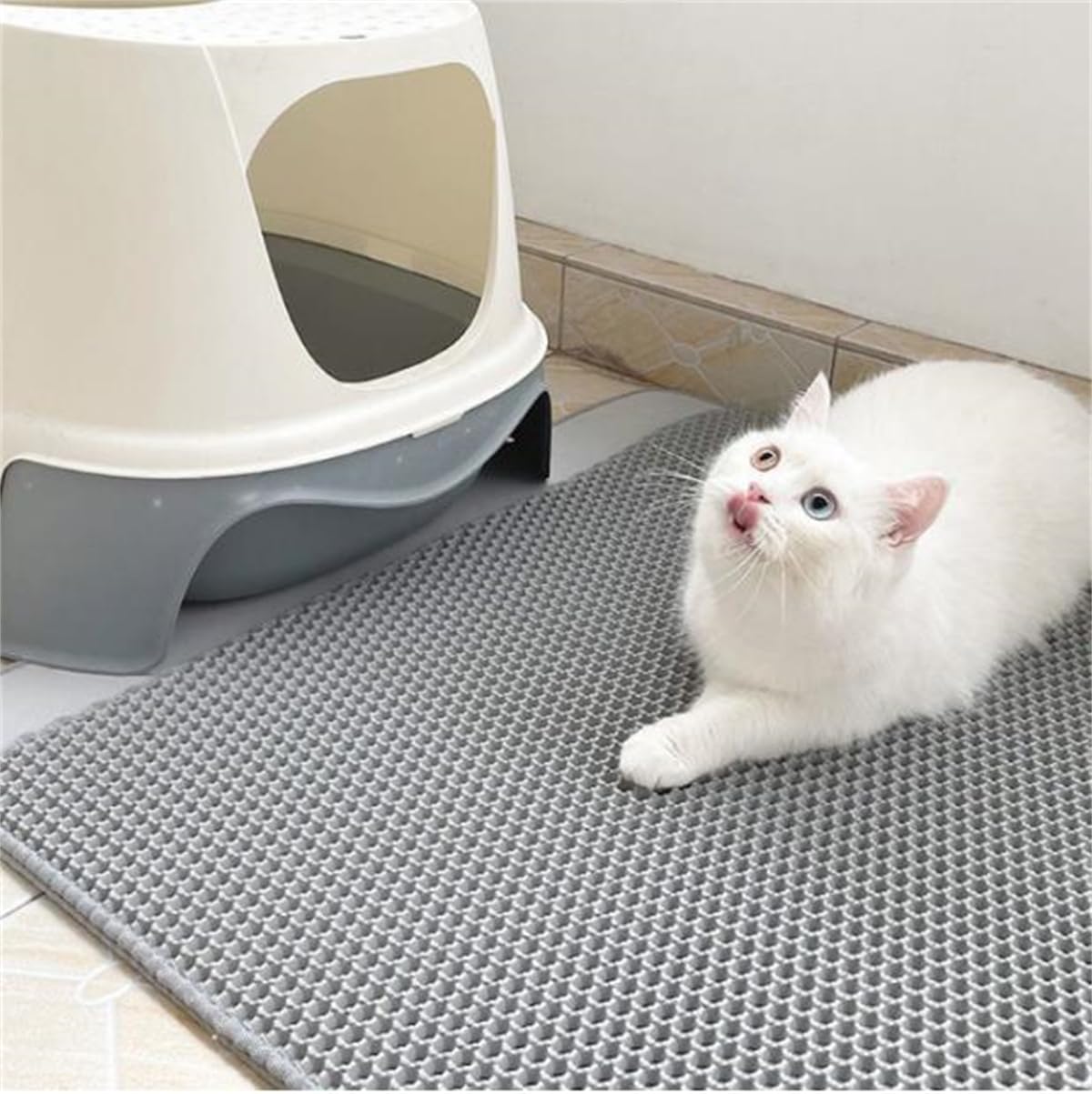 Xisnuient Honeycomb Cat Mat, Traps Litter, Two Layer Trapping Kitty Mats, Scatter Control, Soft on Paws, Indoor Box Supplies and Essentials,Easier To Clean, Washable (60x90cm,Grey)