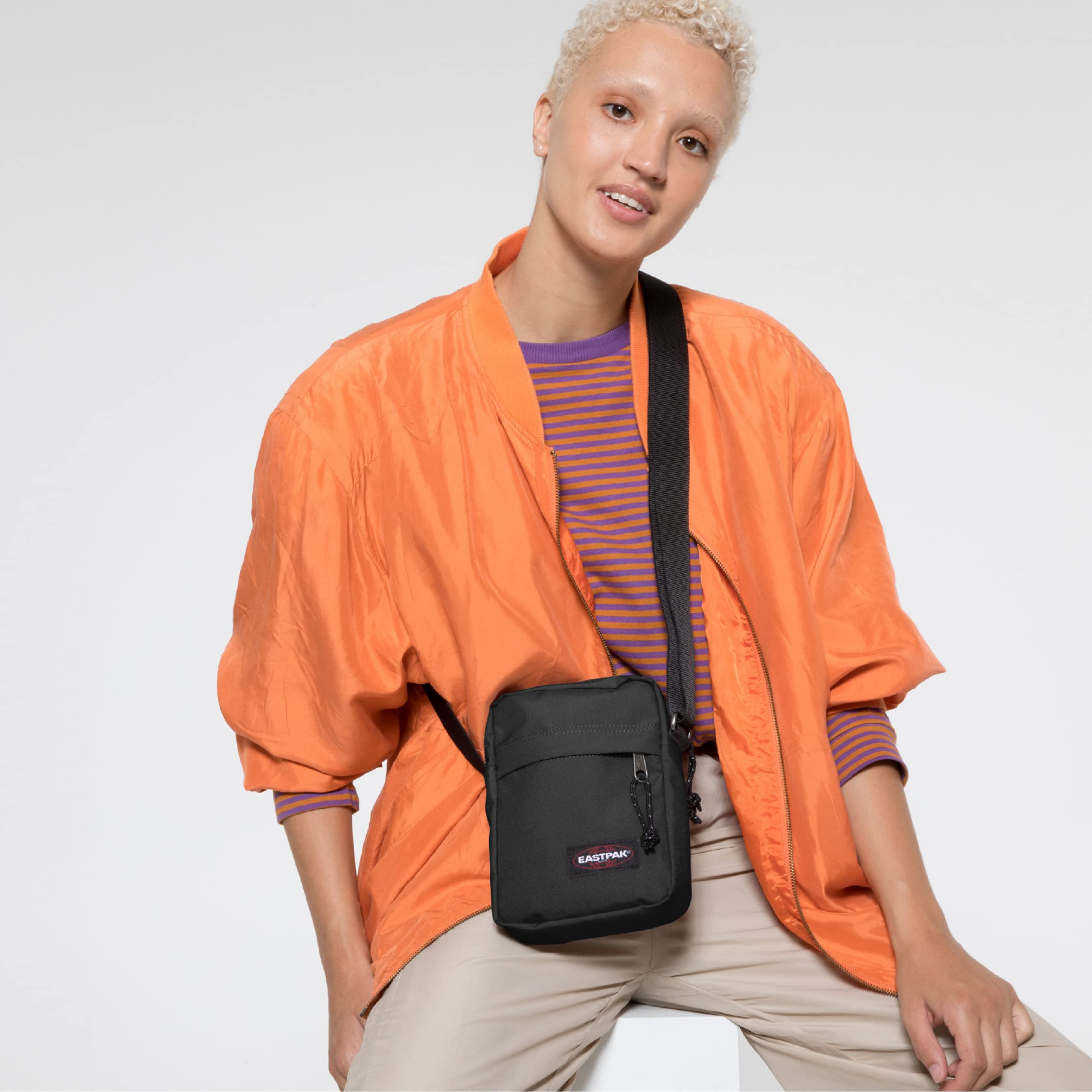 Eastpak Doggy Bag Sac Banane, 27 L - Black (Noir) & The One Sac Bandoulière, 27 L - Black (Noir)