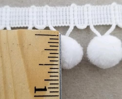Miniatura 3 de Flecos de bola de poliéster con pompones de 58 pulgadas, 12 yardas continuas, opciones de color. Fabricado en Estados Unidos (blanco)