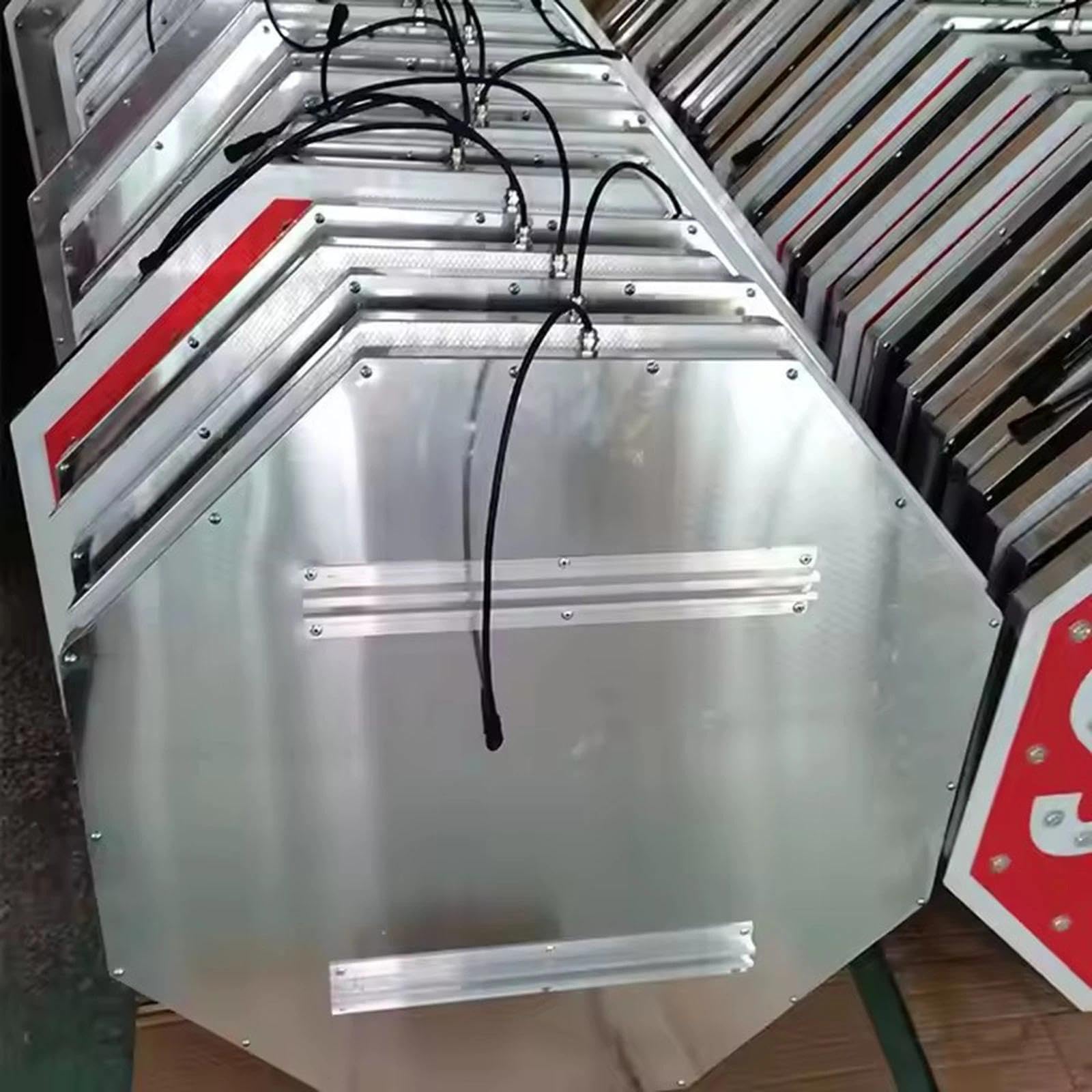 45cm Señal De Stop LED Solar, Señal De Tráfico Reflectante Octogonal Intermitente, Resistente Al Agua IP65, Para Entradas De Vehículos, Cruces Escolares Y Carreteras Rurales(Roja,45cm)