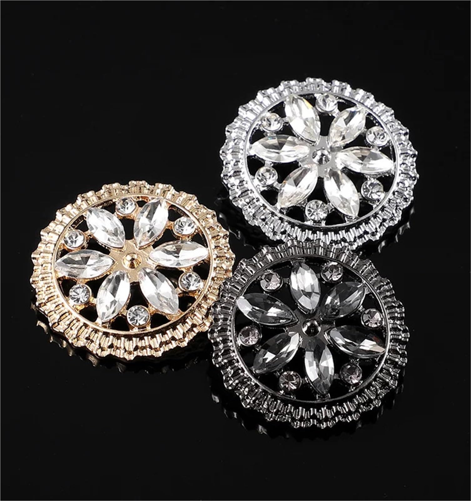 6 botones de perlas de diamantes de imitación huecos de metal.