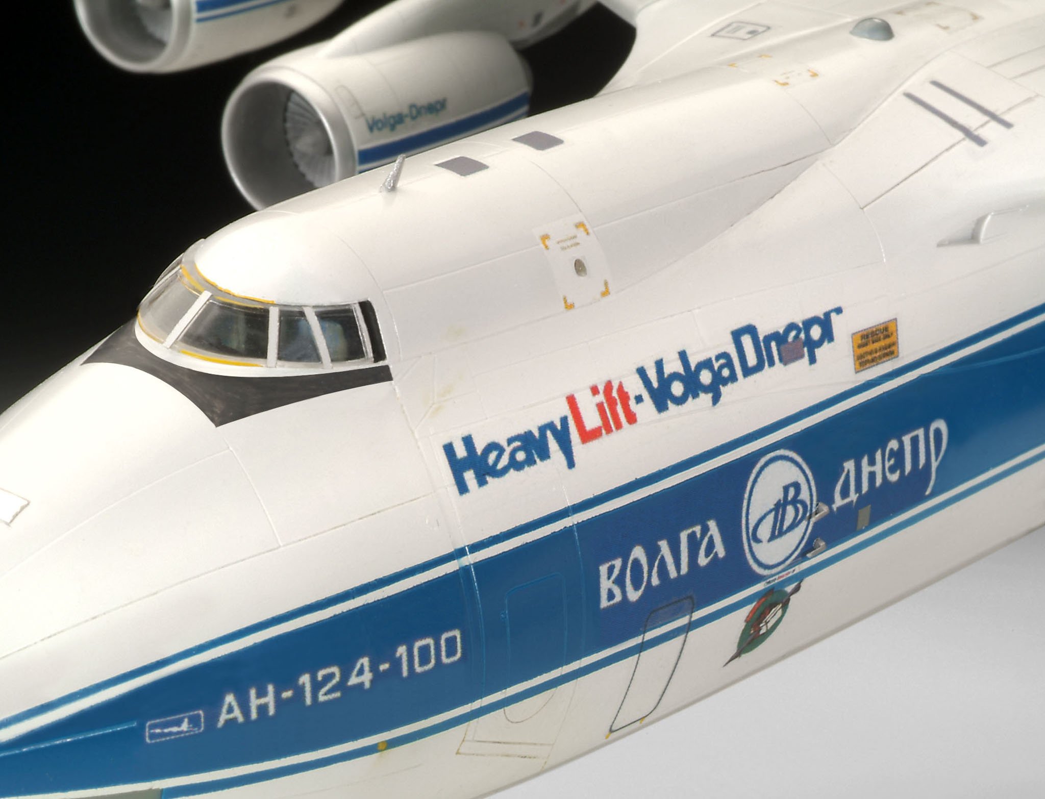 Maquette REVELL Antonov AN-124 Ruslan à Assembler Et Peindre