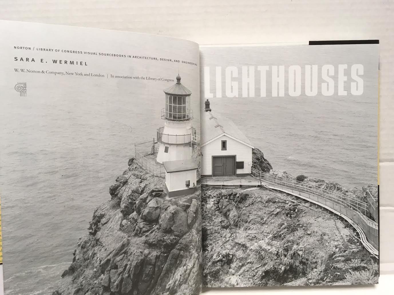 Lighthouses (Norton/Library of Congress Visual Sourcebooks in Architecture, Design & Engineering)