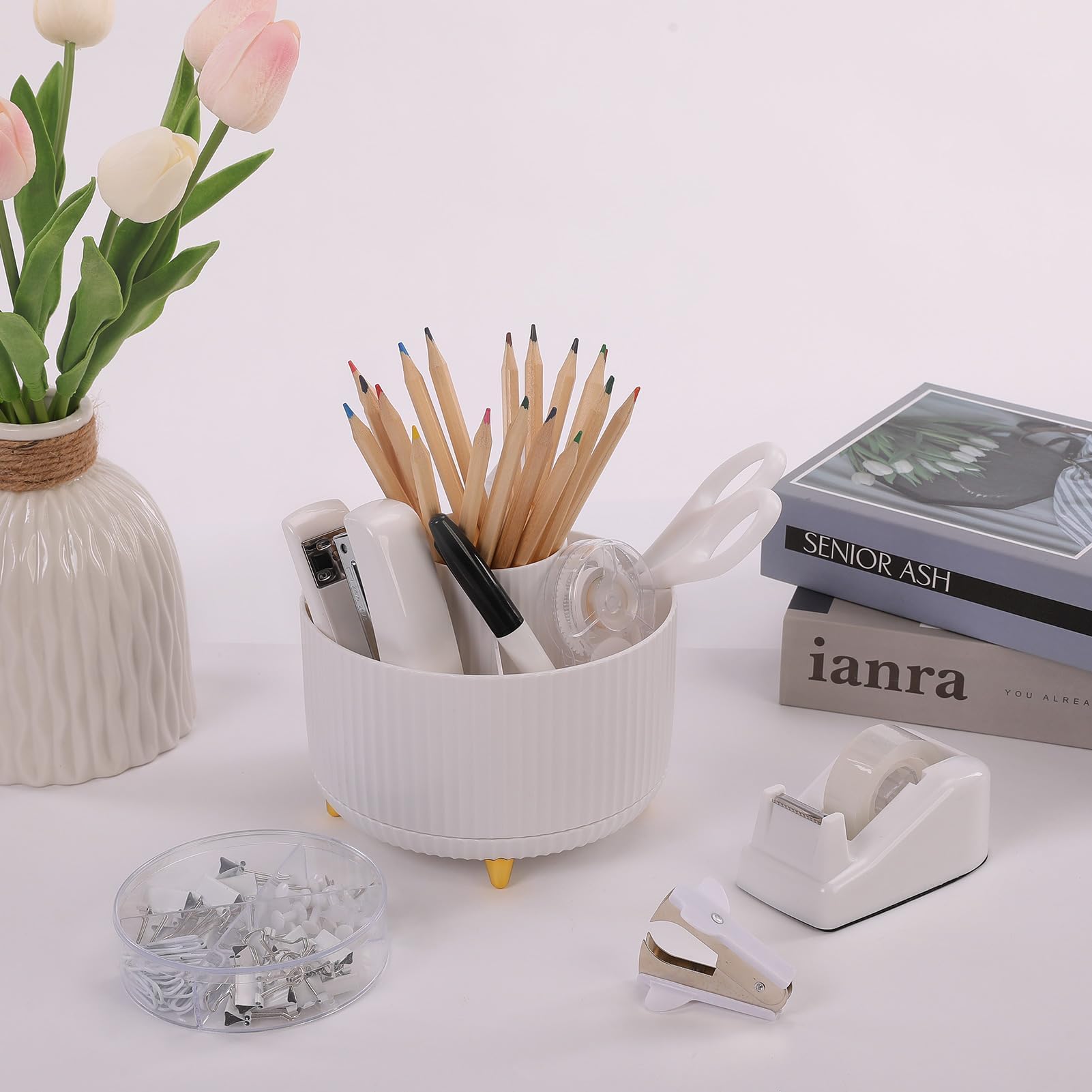 SKYDUE Juego de suministros de oficina blancos, accesorios de escritorio de oficina, 10 piezas, soporte para lápices, grapadora, dispensador de cinta, tijeras, regla, carpeta/clips de papel y 1000