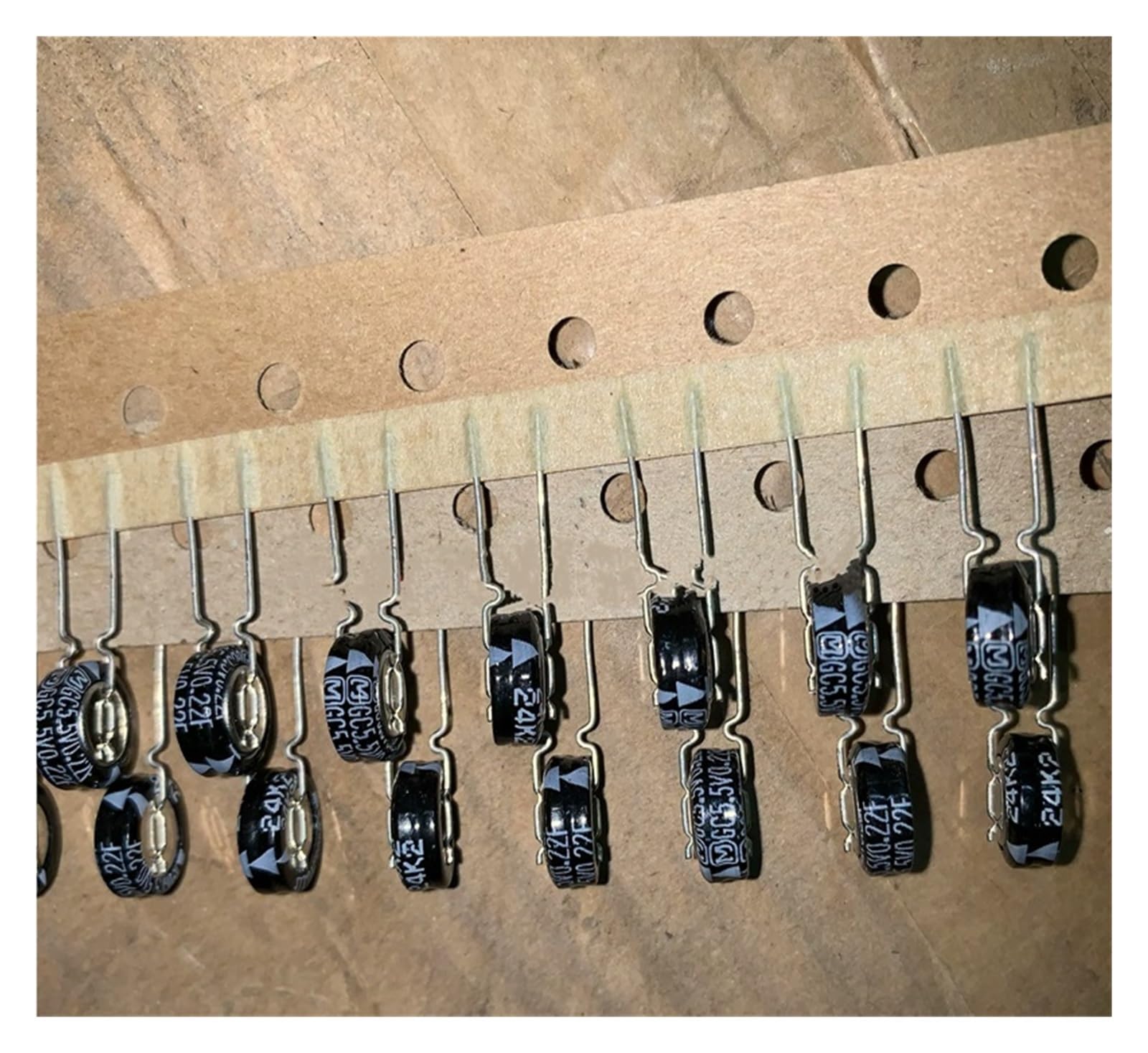 Condensateur 5.5V 0.22F haute rétention de charge électrique pour mémoire de sauvegarde