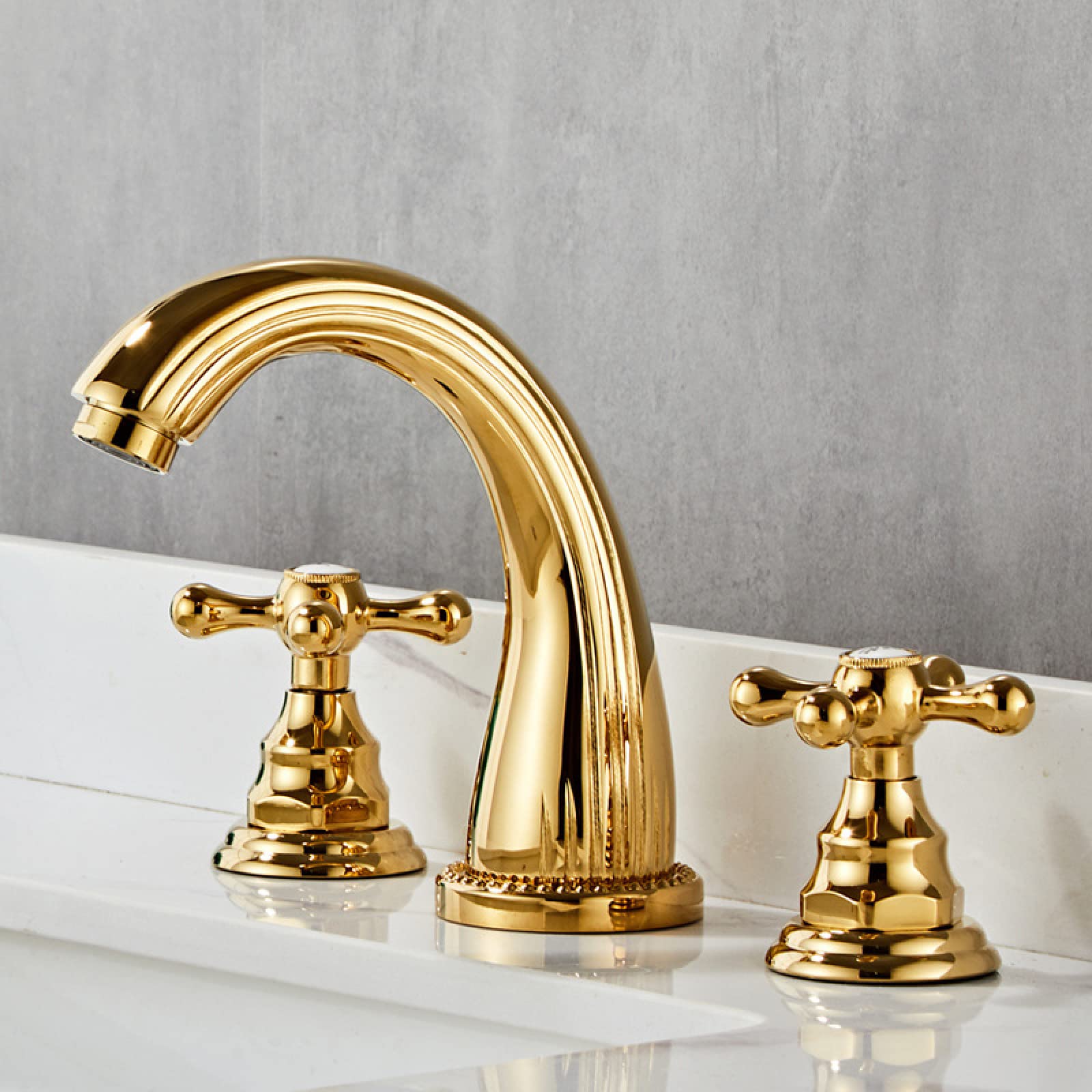 Mitigeur de salle de bain vintage doré pour créer une ambiance spa rétro chez soi
