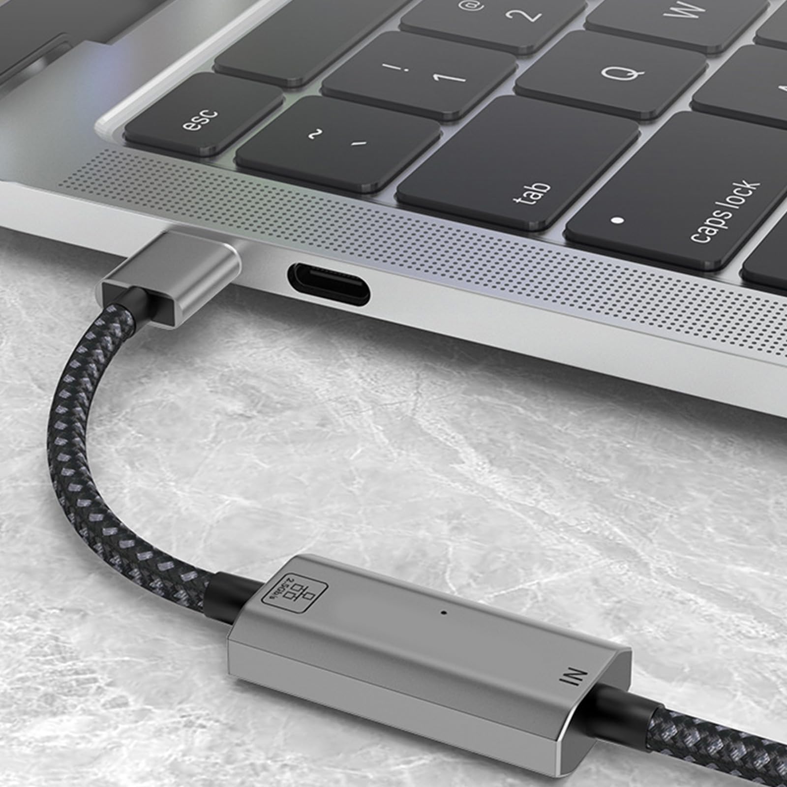 Cavo adattatore Gigabit Ethernet da 2500 Mbps da USB C maschio a connettori RJ45 per una connessione Internet stabile su più dispositivi
