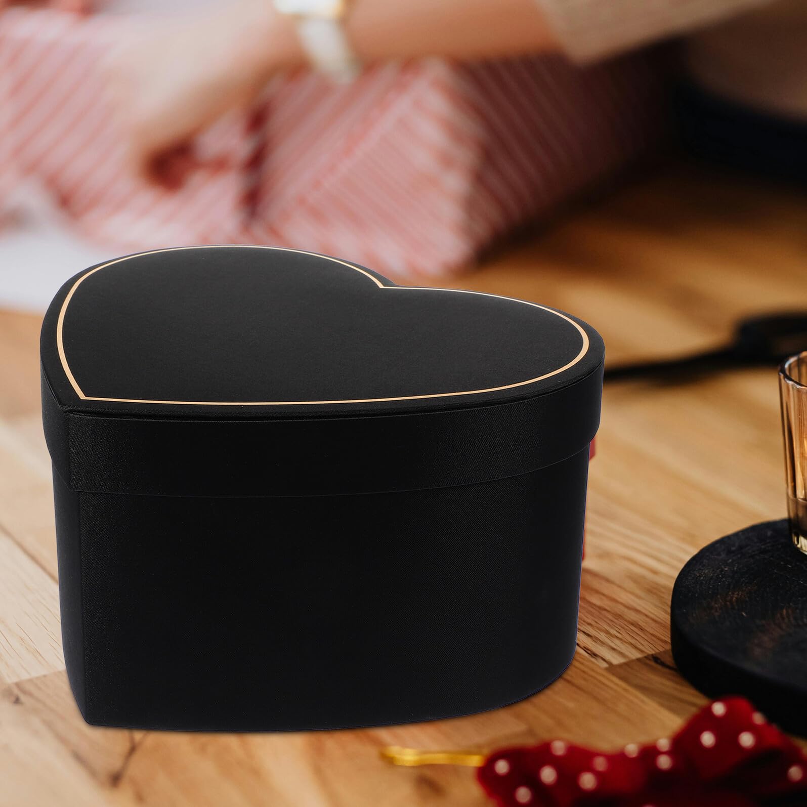 HONITANO Herzförmige Geschenkbox mit Deckel in Schwarz Geschenkschachtel für Geburtstag und Besondere Anlässe Stabile Verpackung für Kleine Präsente