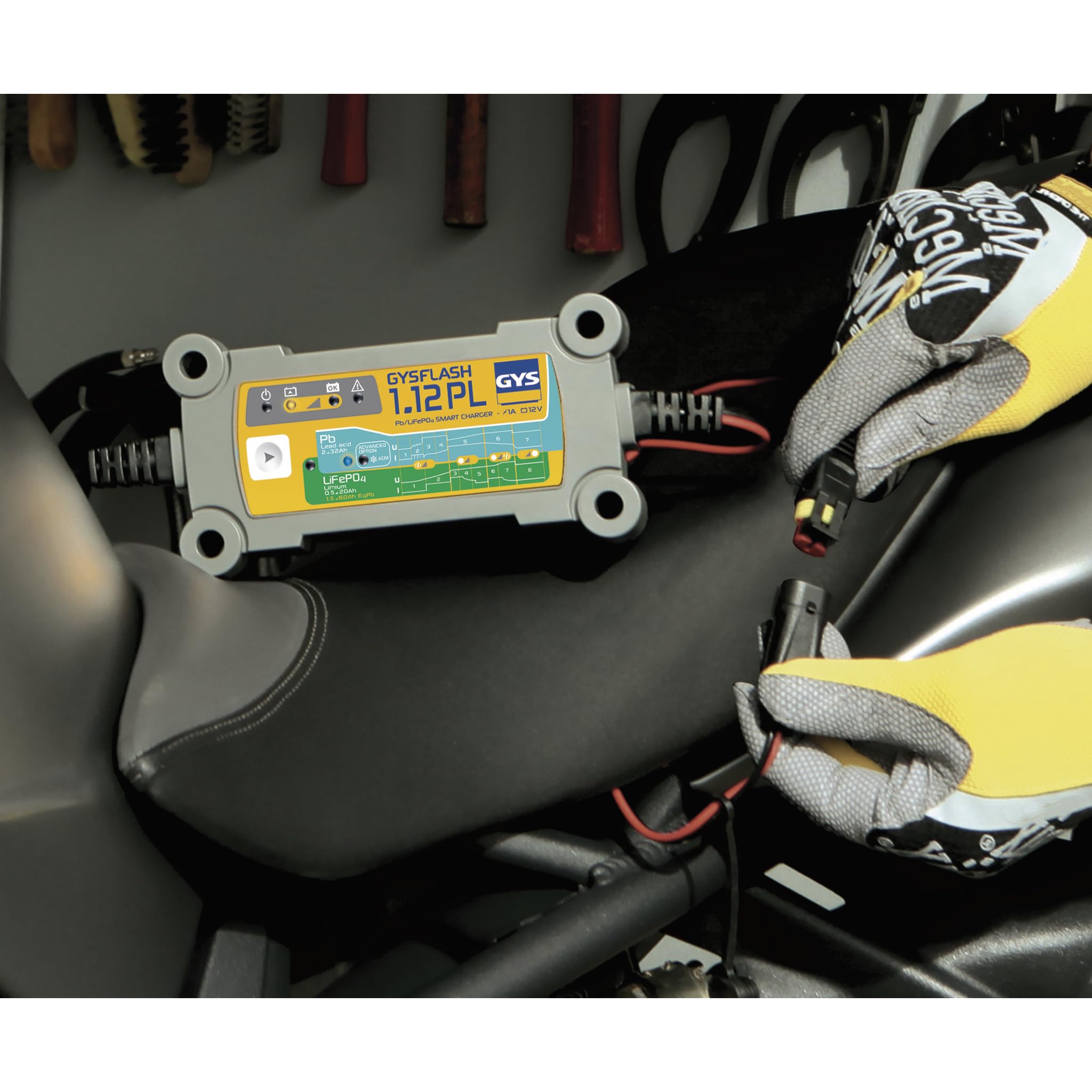 GYS - GYSFLASH 1.12, Caricabatterie/Mantenimento di Carica per Le Batterie, 12V, 1A, Piombo e Litio, Caricatore Intelligente, mantenitore, Moto, Auto, Moto d’Acqua, Showroom - 026902