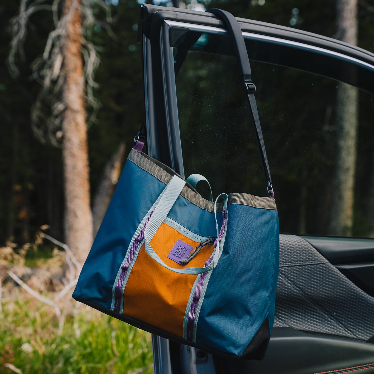 Topo Designs Mountain Utility Tote, Grab + Go Bag, abnehmbarer Schultergurt, Cinch-Top, Gänseblümchen-Kette zum Anklipsen, Fair Trade