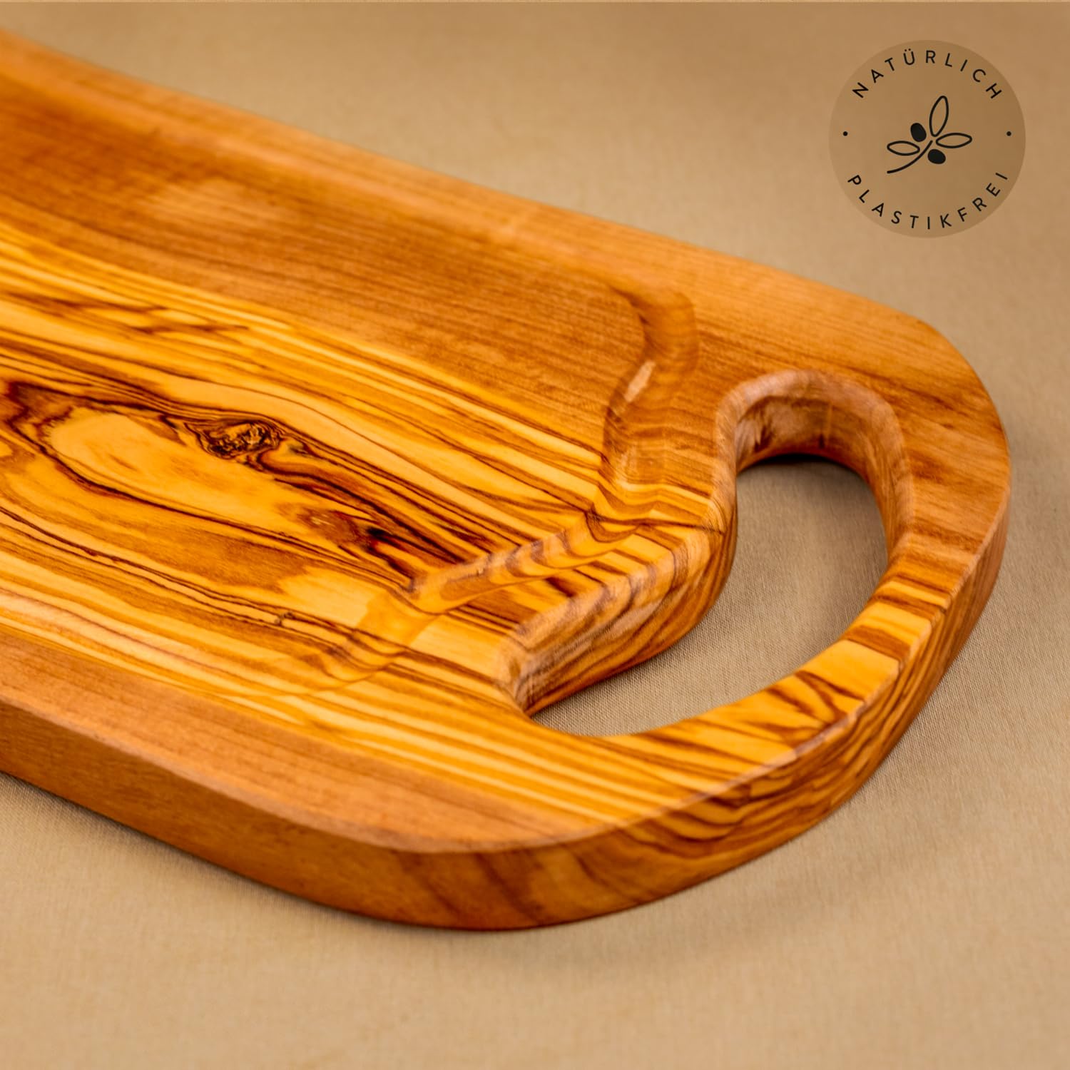 Madera de Olivo la Tabla de Cortar, Bandeja Con Asa Y Raspador, Forma Natural - 45cm
