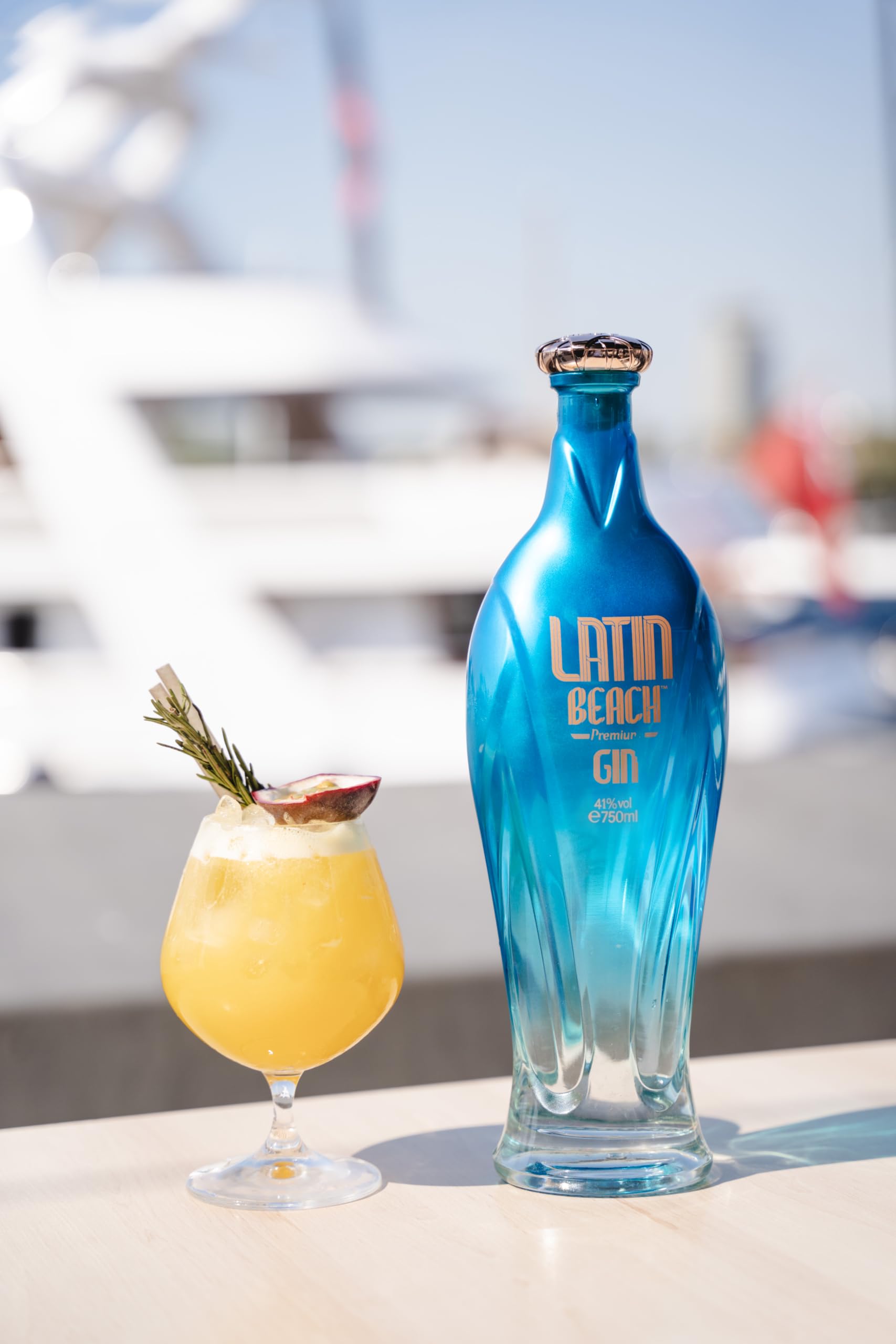Latin Beach Gin 70cl – Gin Cítrico Tropical con Fruta de la Pasión, Mango y Notas de Cítricos Brillantes