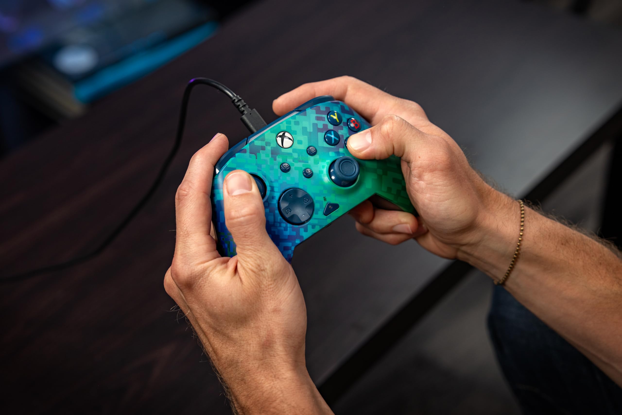 Turtle Beach Rematch Advanced Glitch Green Manette de jeu filaire - Licence Xbox Series XS, Xbox One et PC avec Boutons Programmables, Gâchettes, commandes audio et câble de 2.5 m