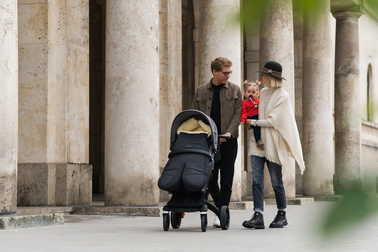 WERNER CHRIST BABY, Lammfell-Fußsack WARTH – warmer Kinderwagen-Fußsack aus medizinischem Fell für den Winter, für Buggys mit getrennten Beinen oder fixen Mittelsteg, ab. 6-36 Monate, in farbe schwarz