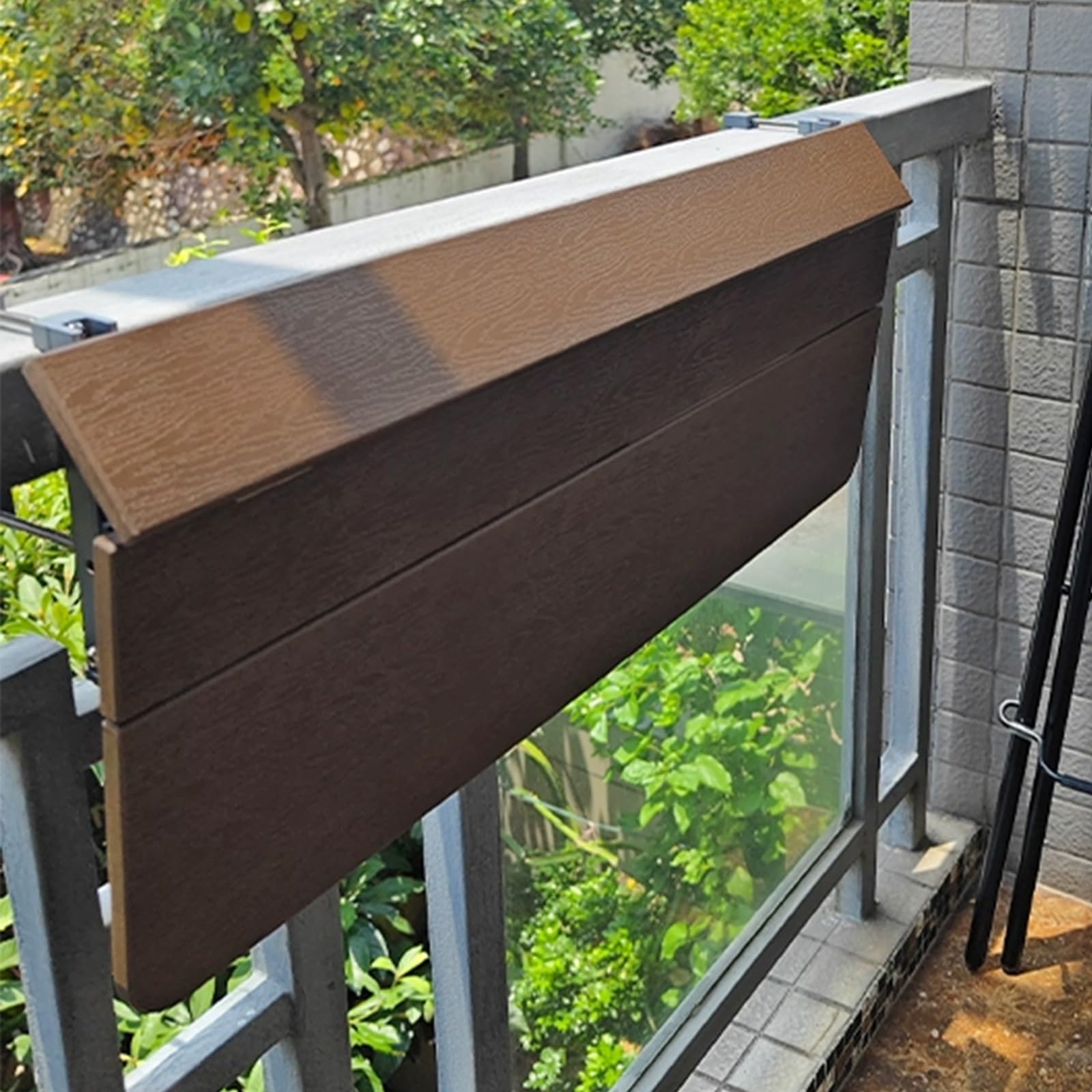 Bureau flottant mural WBWAPA au design épuré pour balcon contemporain