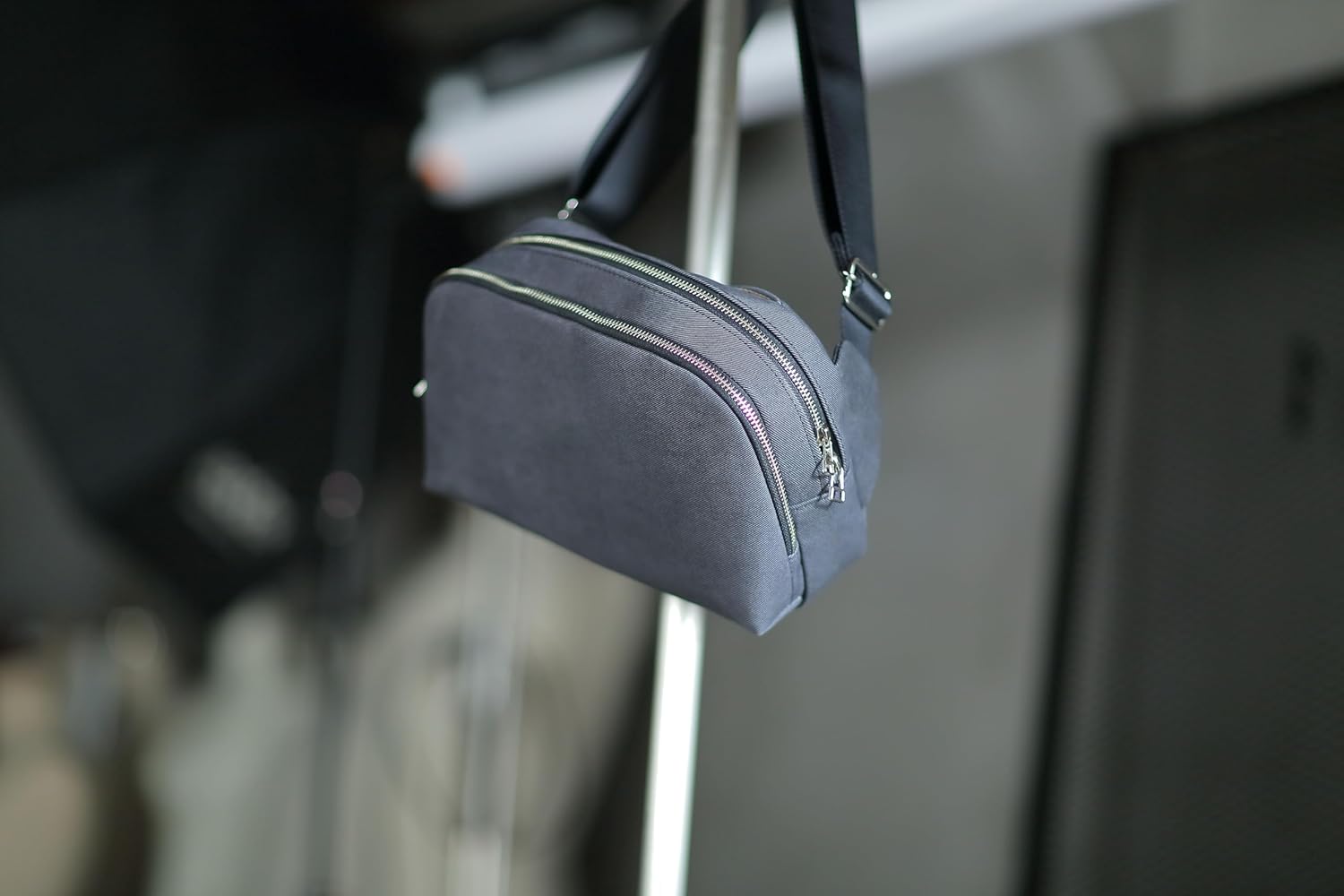 タージォ] 牛革 ボディバッグ メンズ 本革 ワンショルダー バッグ 斜めがけ 軽量 小さめ おしゃれ 通勤 旅行 スマホ収納 タージォ]  ボディバッグ 本革 レザー ショルダーバッグ 5リットル カジュアルバッグ メンズ レディース 機能性 大容量 斜めが Amazon.co.jp ...