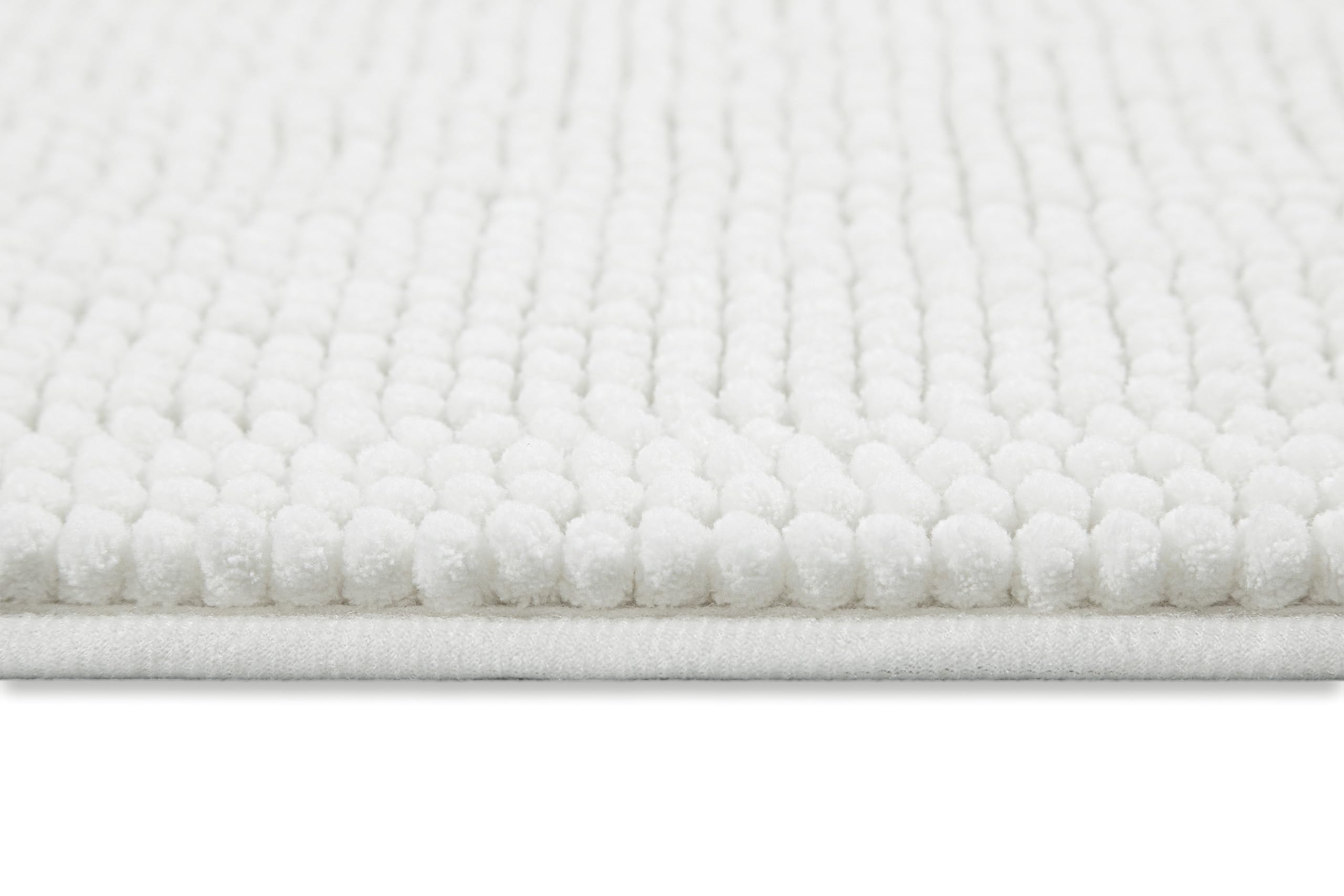 Tappeto da bagno moderno in ciniglia di WECONhome Basics - antiscivolo, lavabile, assorbente - Stile per ogni bagno – Balu (70 x 120 cm, bianco)