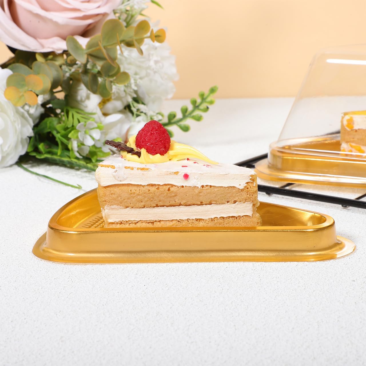 Triangular Cake Slice Boxes Clear Plastic Containers with Lids for Cheesecake Mousse Dessert Packaging 5.46 Inch Single Piece Cake Storage for Parties and Home