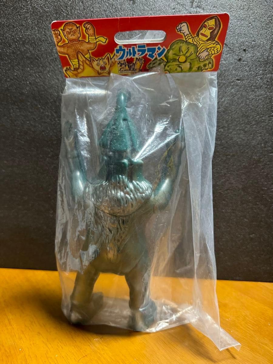 Amazon.co.jp: M1号 ケムール人 ソフビ 深緑色成形 : おもちゃ