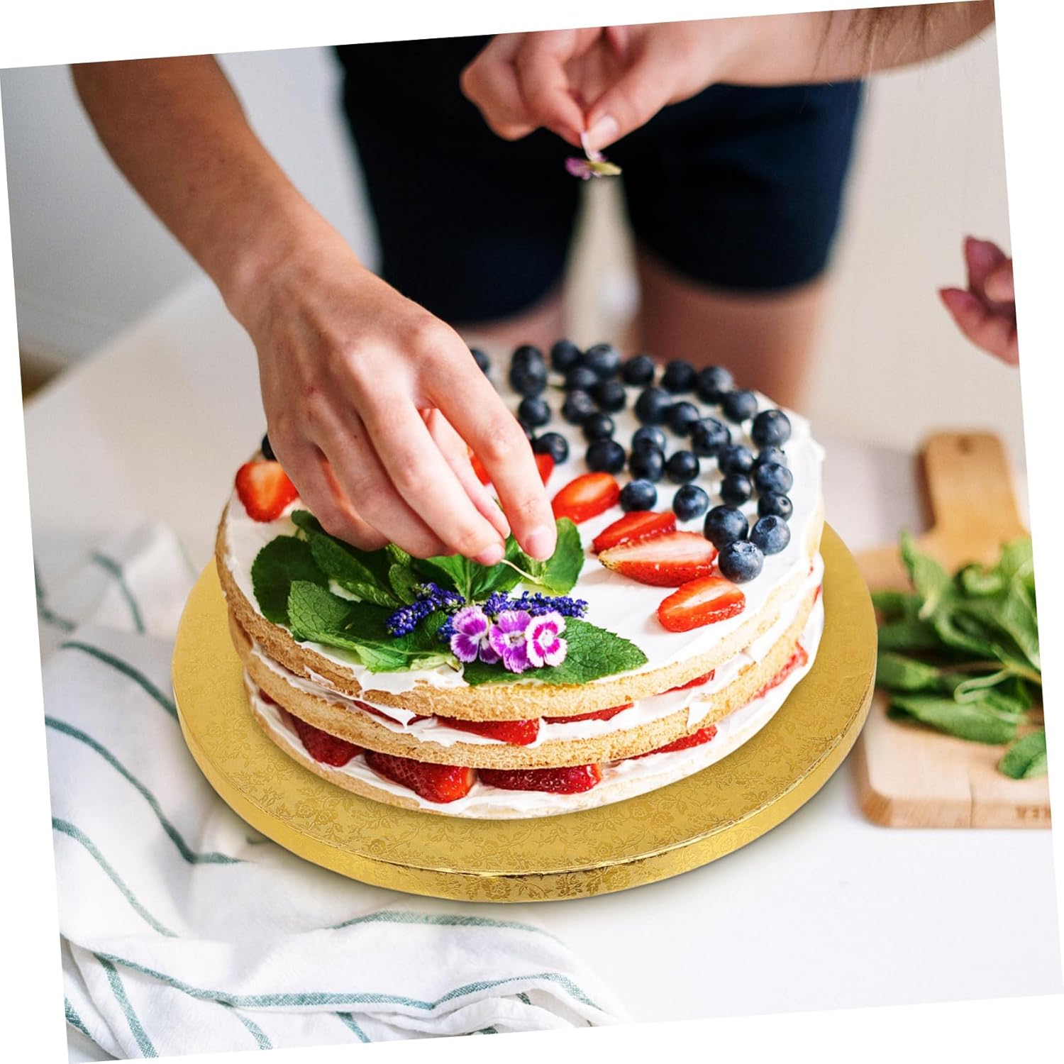 Gold Cake Board Set of 10 12 Round Cake Drums Food-Grade Paper Base for Parties and Events