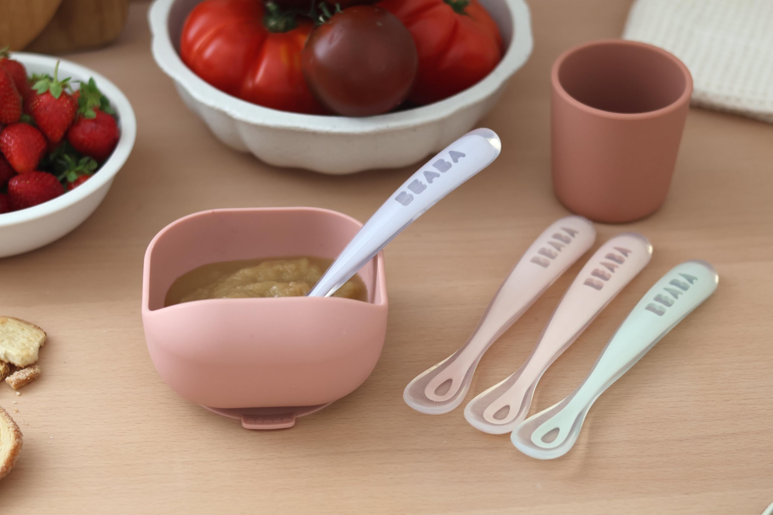 Béaba - Lot de 4 Cuillères en Silicone Bébé / Enfant 1er Âge - Dès 4 mois, Souple - Bout arrondi - Manche long et Ergonomique, Barbe à papa / Guimauve / Vert de gris / Lila - 4