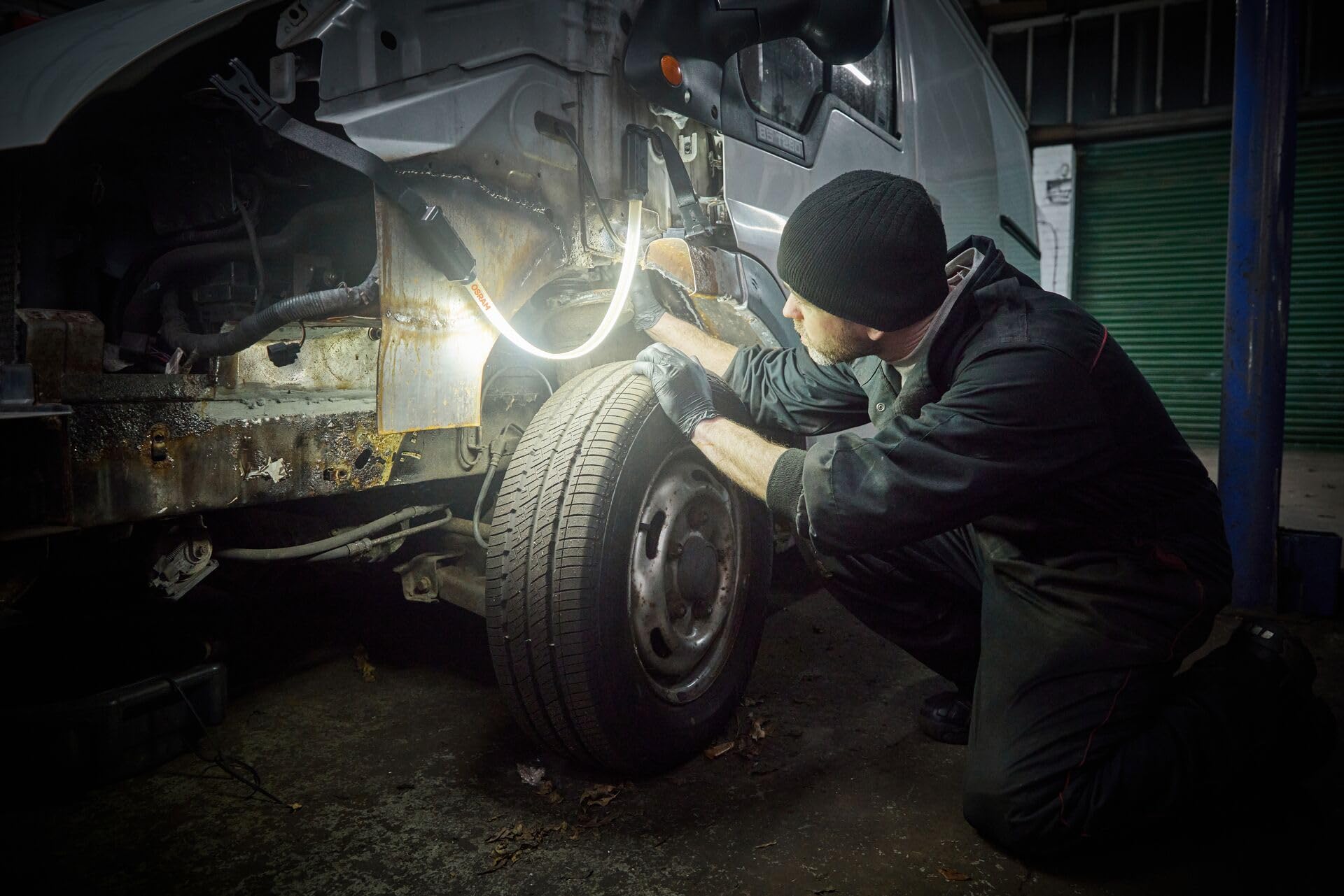 OSRAM LEDInspect FLEXIBLE INSPECTION LIGHT, akumulatorowa lampa inspekcyjna LED, 6000K, jasność do 1000 lm, zdejmowane paski elastyczne