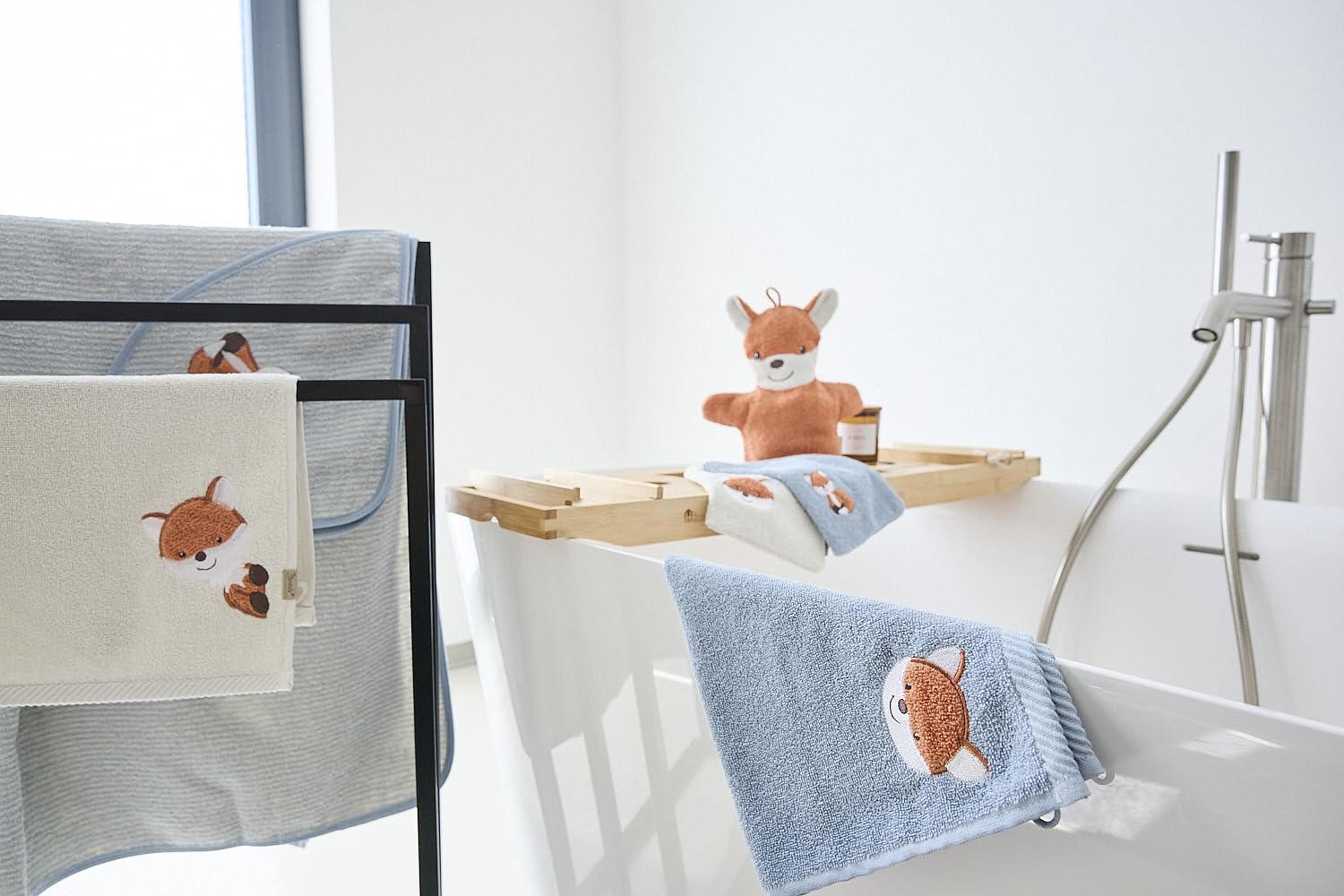 Sterntaler Multipack Frottee Fuchs Filou Set, Kapuzenbadetuch 100x100 cm, 2 Kinderhandtücher und 2 Waschlappen, saugfähige Baumwolle, weich & hautfreundlich, graublau