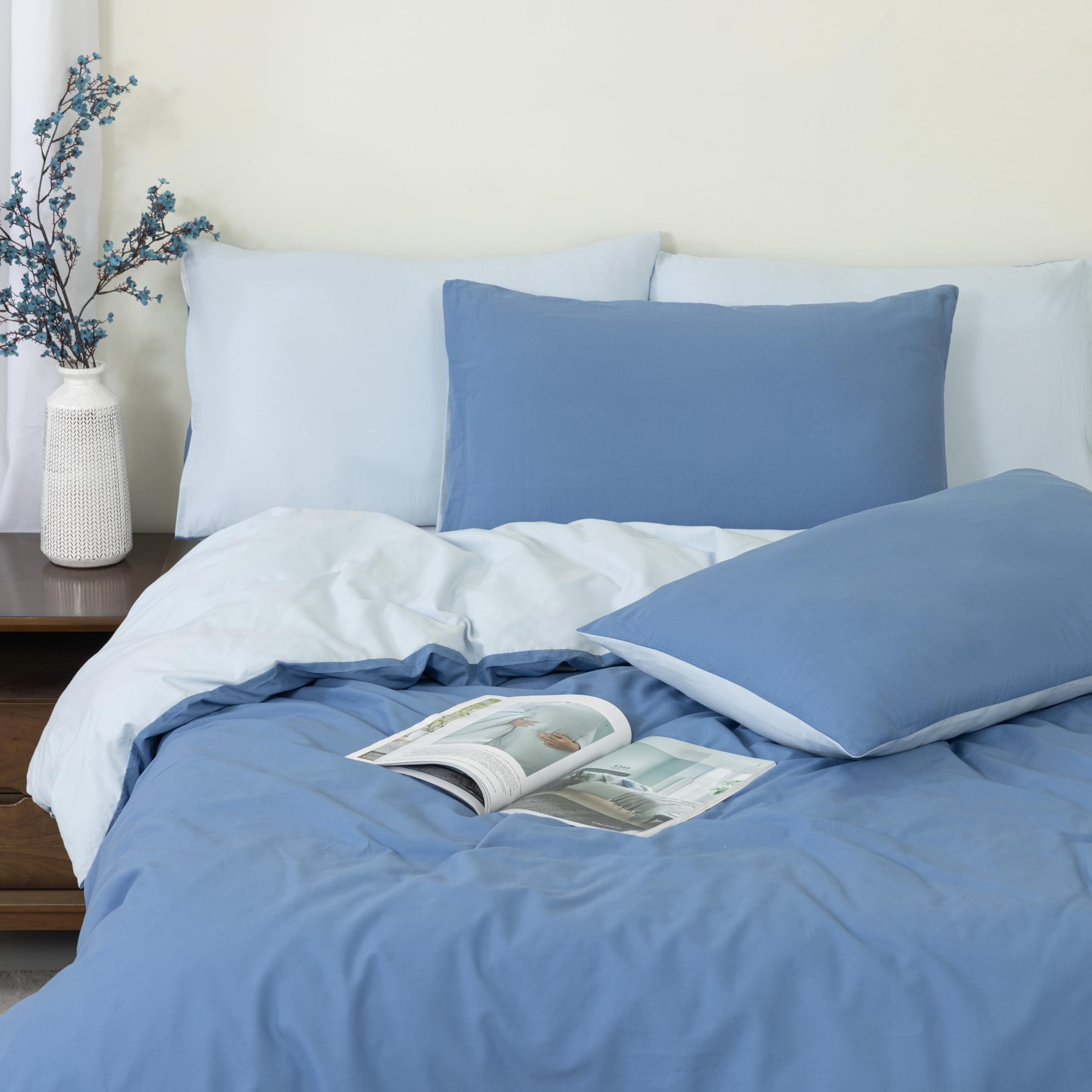 B&Q -  Reversible 100% Cotton Duvet Cover Set With PillowcasesSoft & Breathable Blue BeddingButton ClosureSuper King