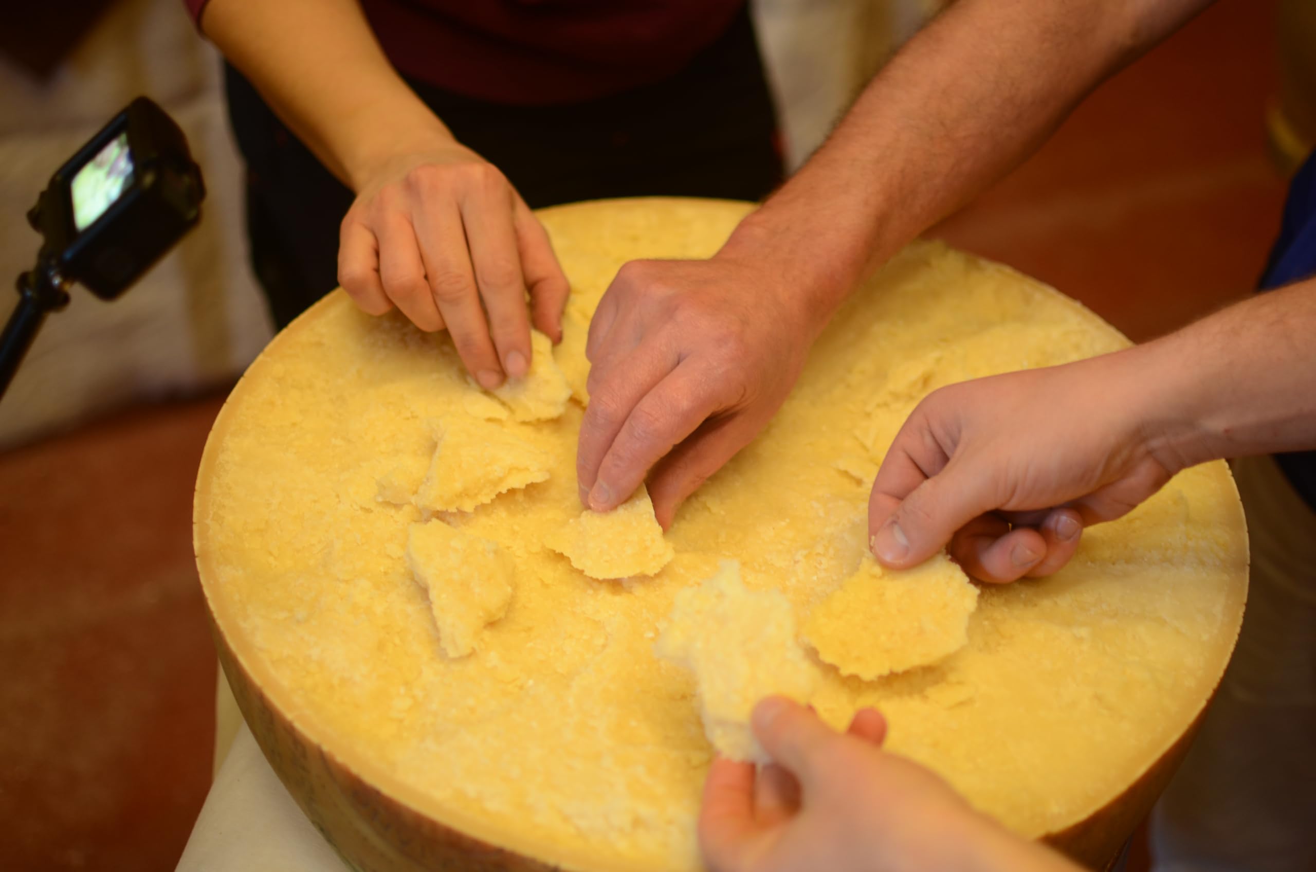 Parmigiano Reggiano DOP 24 Mesi 1 Kg – Punta Singola – Formaggio Sottovuoto – Qualità e Tradizione Italiana - Caseificio Fior di Latte