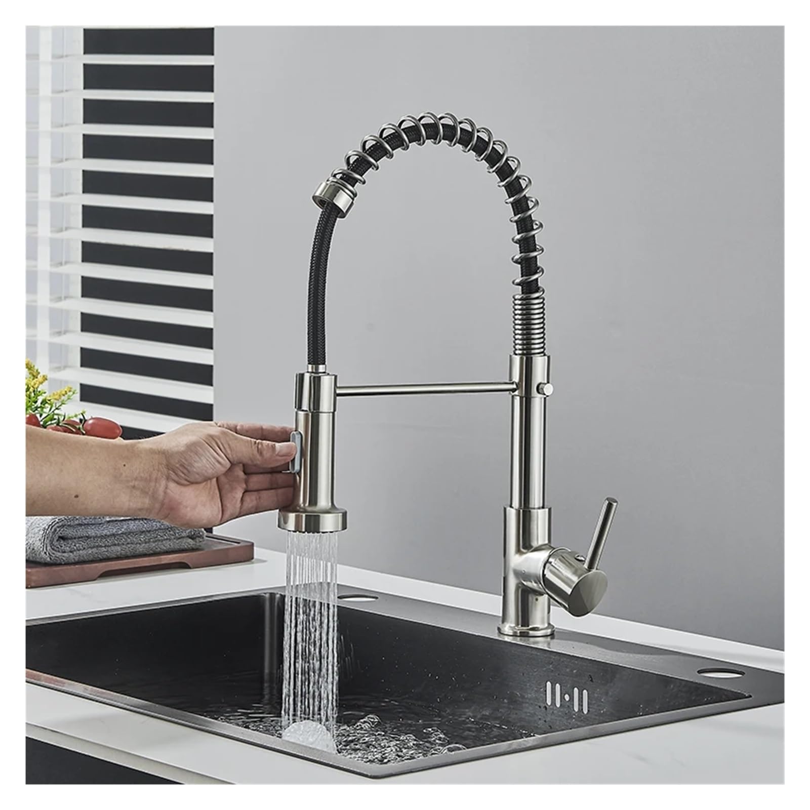 Robinet de cuisine amovible rotatif pour simplifier la vaisselle