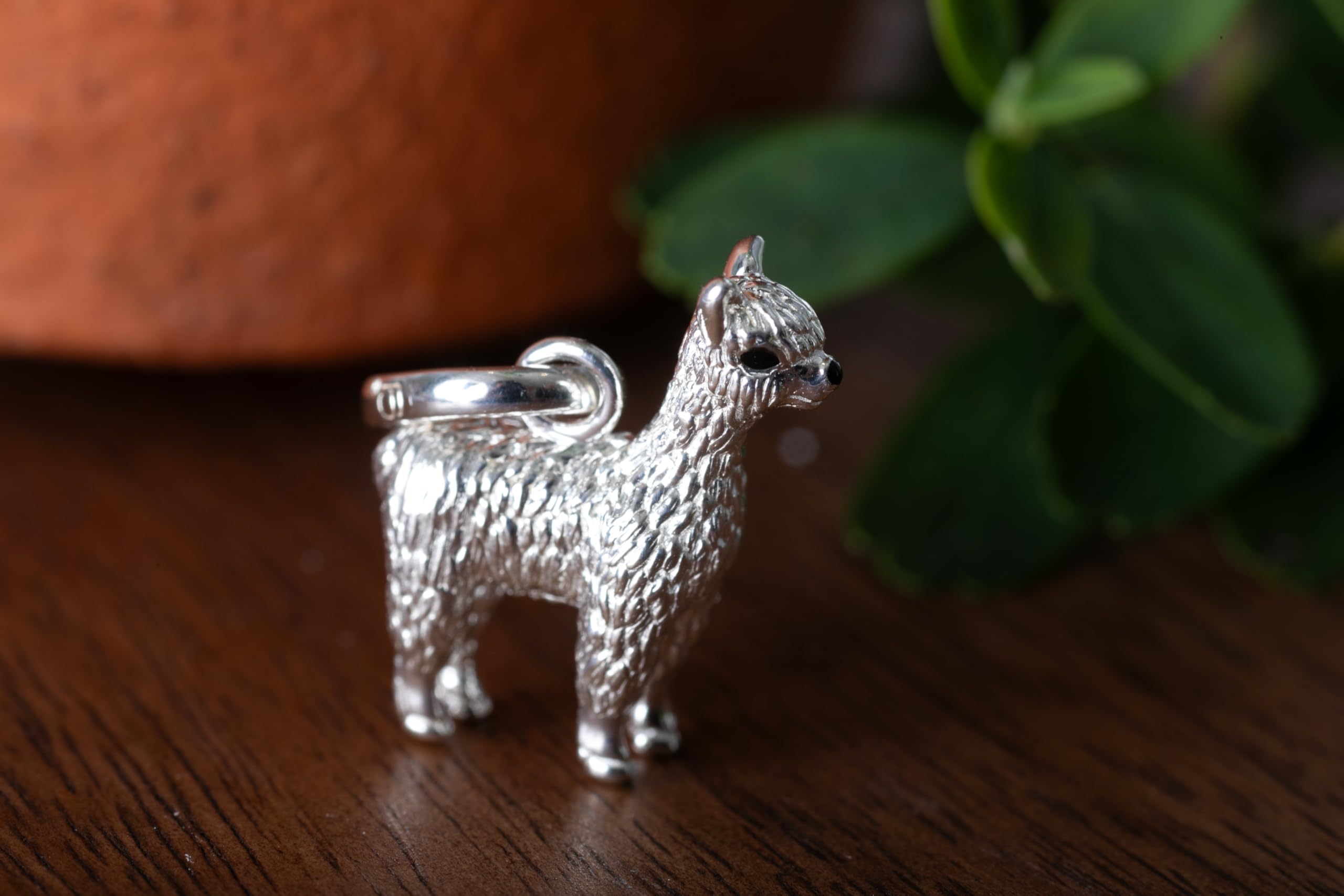 Ciondolo in argento massiccio a forma di alpaca/lama, compatibile con i braccialetti con ciondoli più diffusi