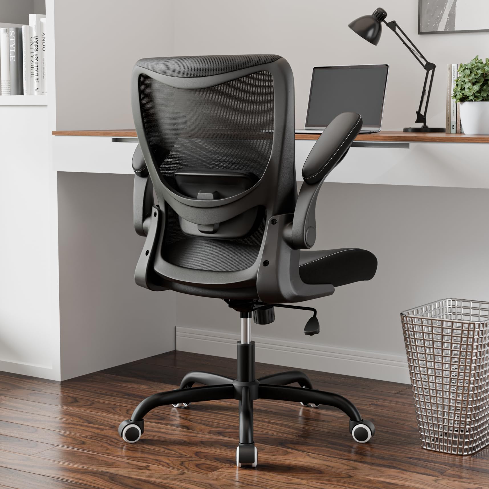 MUXX.STIL ergonomic desk chair with PU leather seat and adjustable lumbar support in black