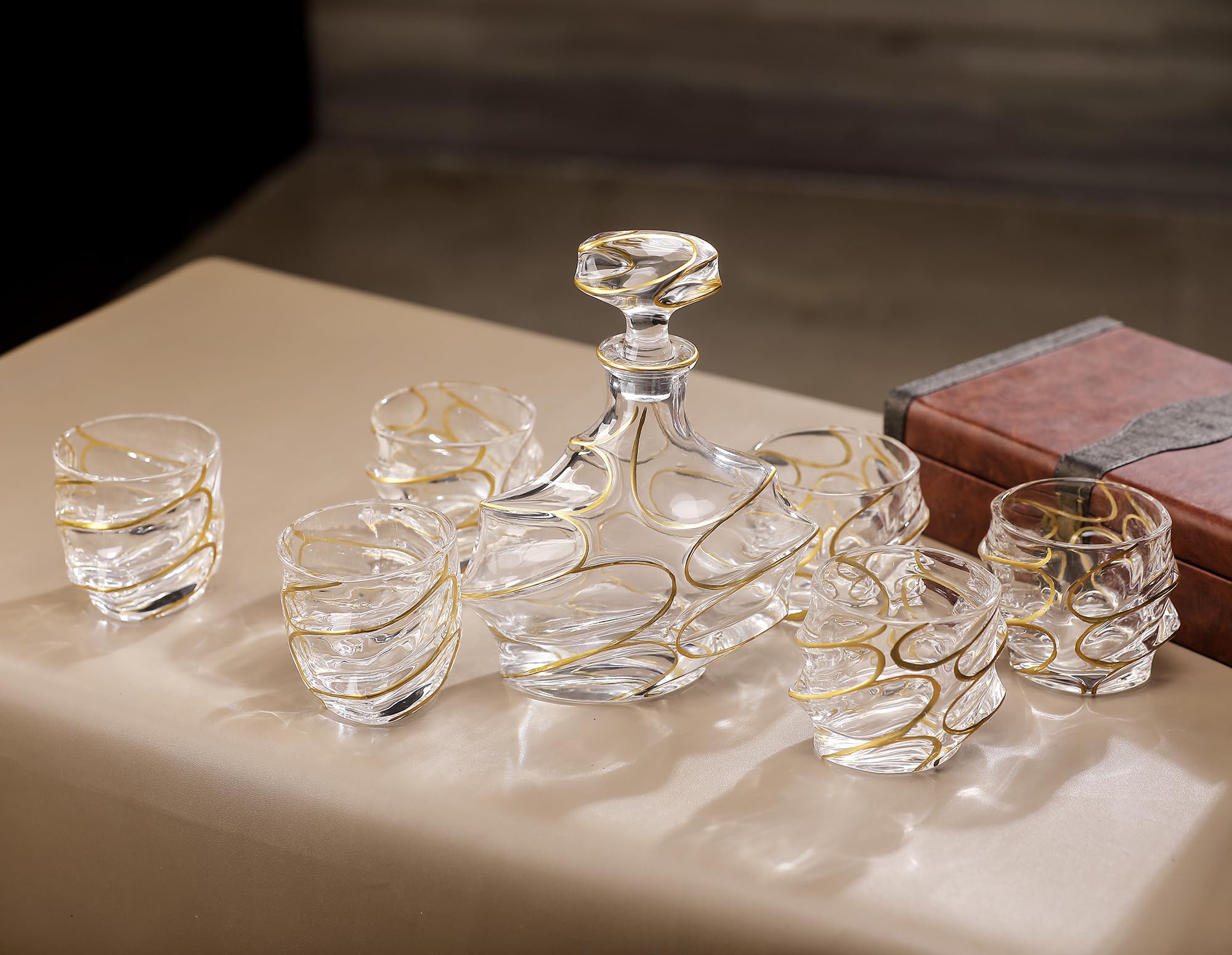 Carafe à whisky en cristal doré peinte à la main avec bouchon en verre – 750 ml élégante carafe à liqueur pour whisky, scotch, bourbon et spiritueux (carafe à décanter et 6 verres)