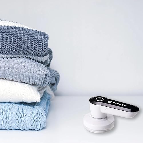 Vista 9 de SINGER Compact Fabric Shaver and Lint Remover Portable, Battery Operated Device with 3 Stainless Steel Blades & Detachable Lint Catcher