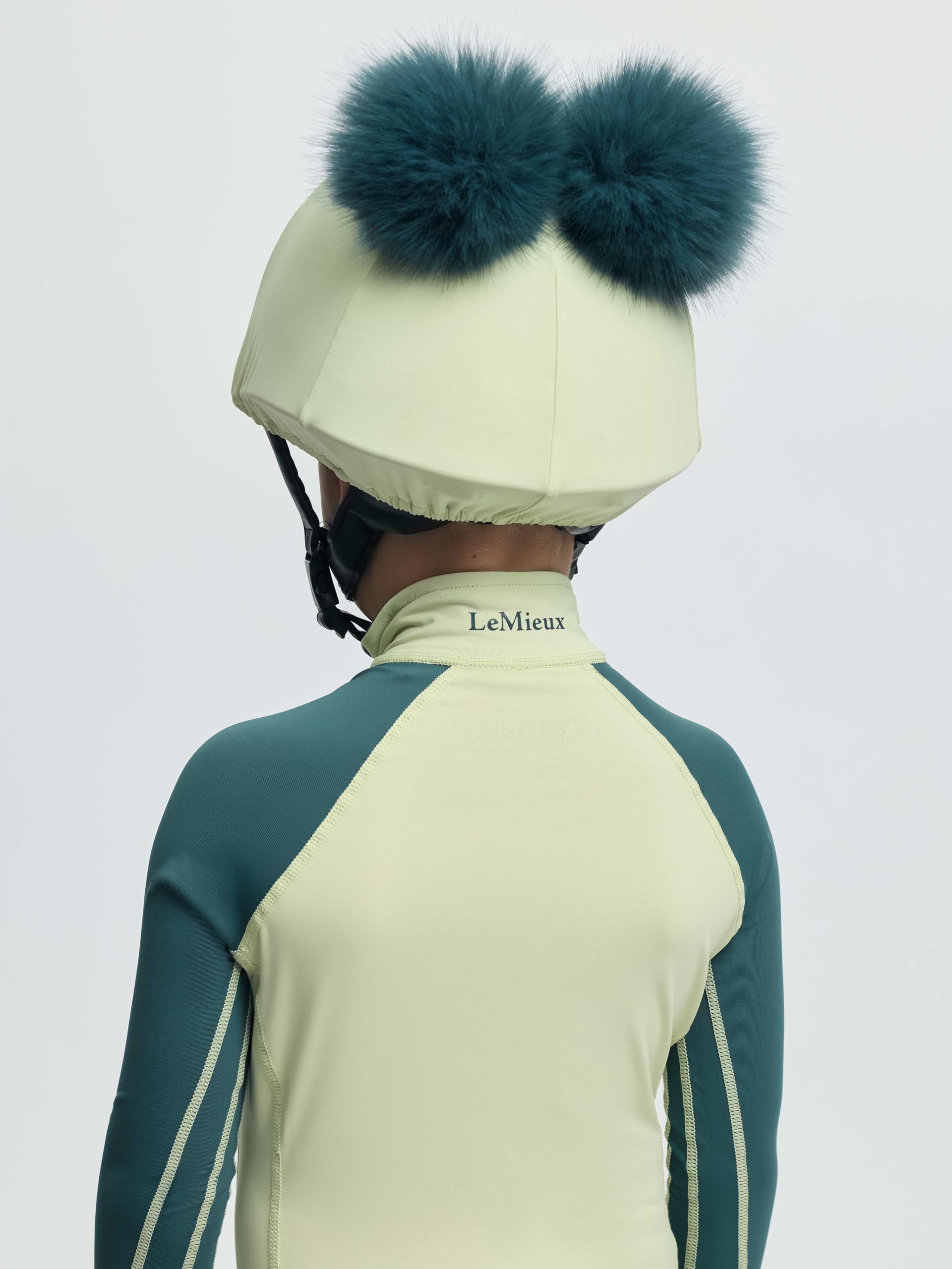 LeMieux Mini-Doppel-Bommelmütze, Seide, abnehmbare Pompons