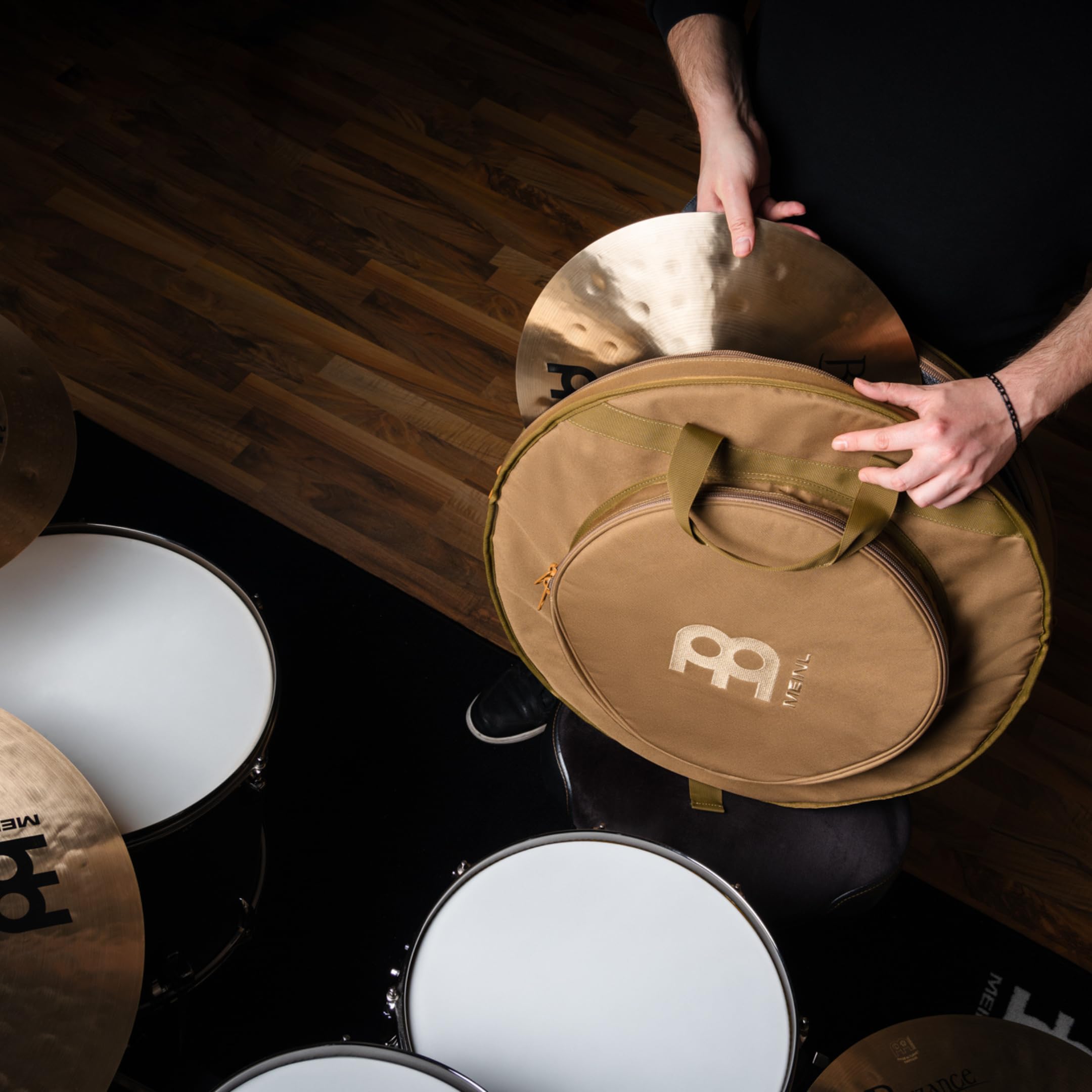 Meinl Cymbals Pro Cymbal Bag – Tasche für Schlagzeugbecken bis 22 Zoll – Extra Hi-Hat Fach, Schultergurt, Tragegriff – Drum Zubehör, Hellbraun (MCB22CB)