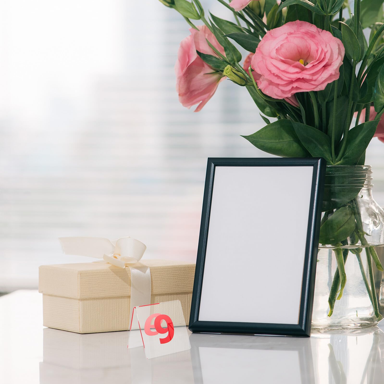 10 Stück Acryl Tischnummern 1-10 Doppelseitig, Dreiecksform | Leicht, Lesbar, für Restaurant und Empfang, Elegante Platzkarten für Eventorte