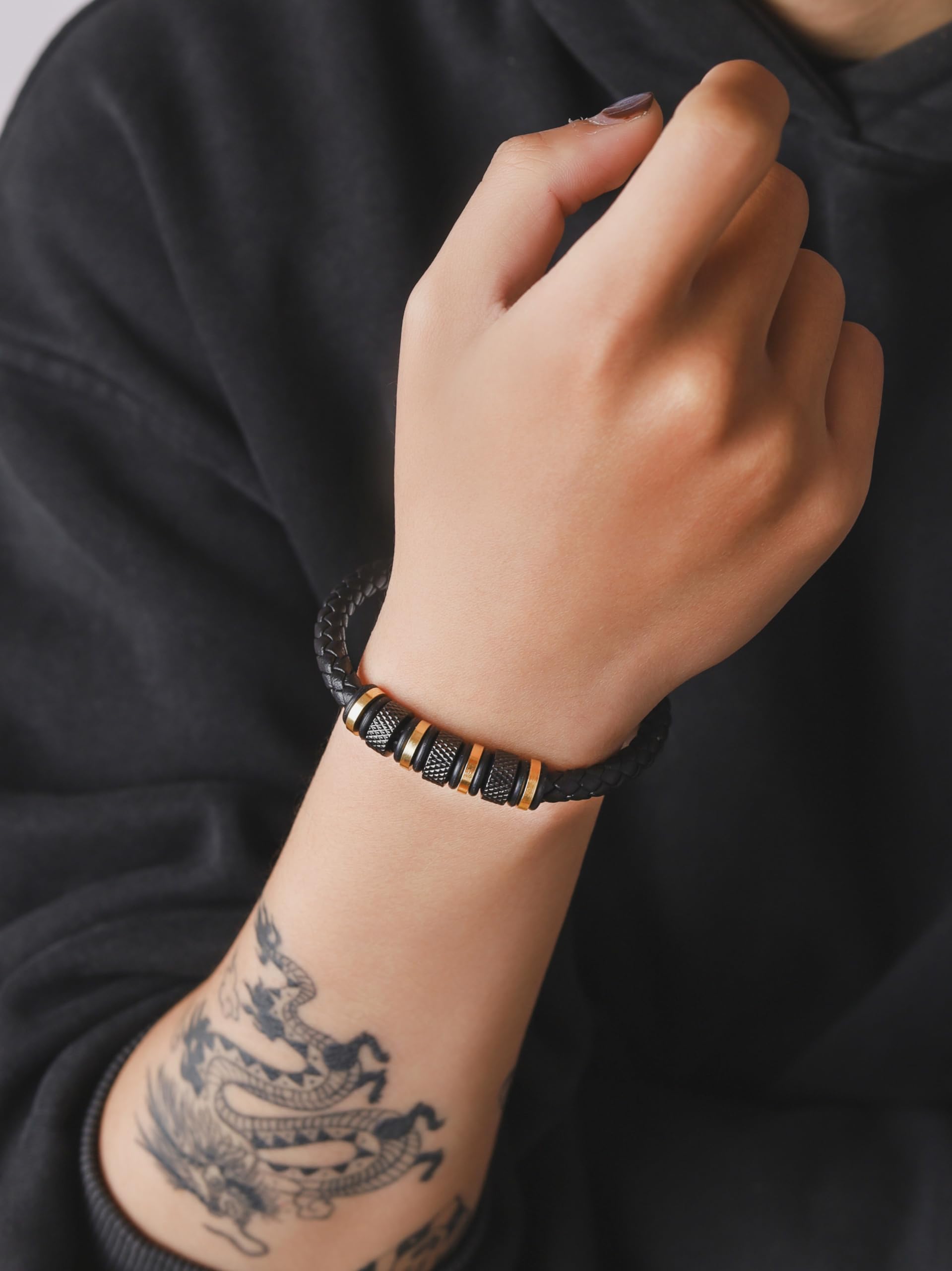 Pulsera de cuero trenzado para hombre de oro negro con dije de acero inoxidable | Regalo ideal para el día del padre para él.., Cuero, No es una piedra preciosa 5