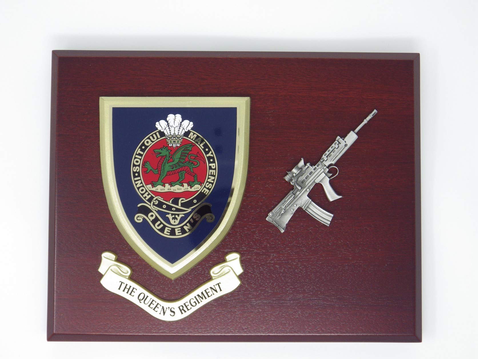 QUEEN'S REGIMENT MESS SHIELD AND SA80 (L85A2) COMBAT WALL & DESK PLAQUE