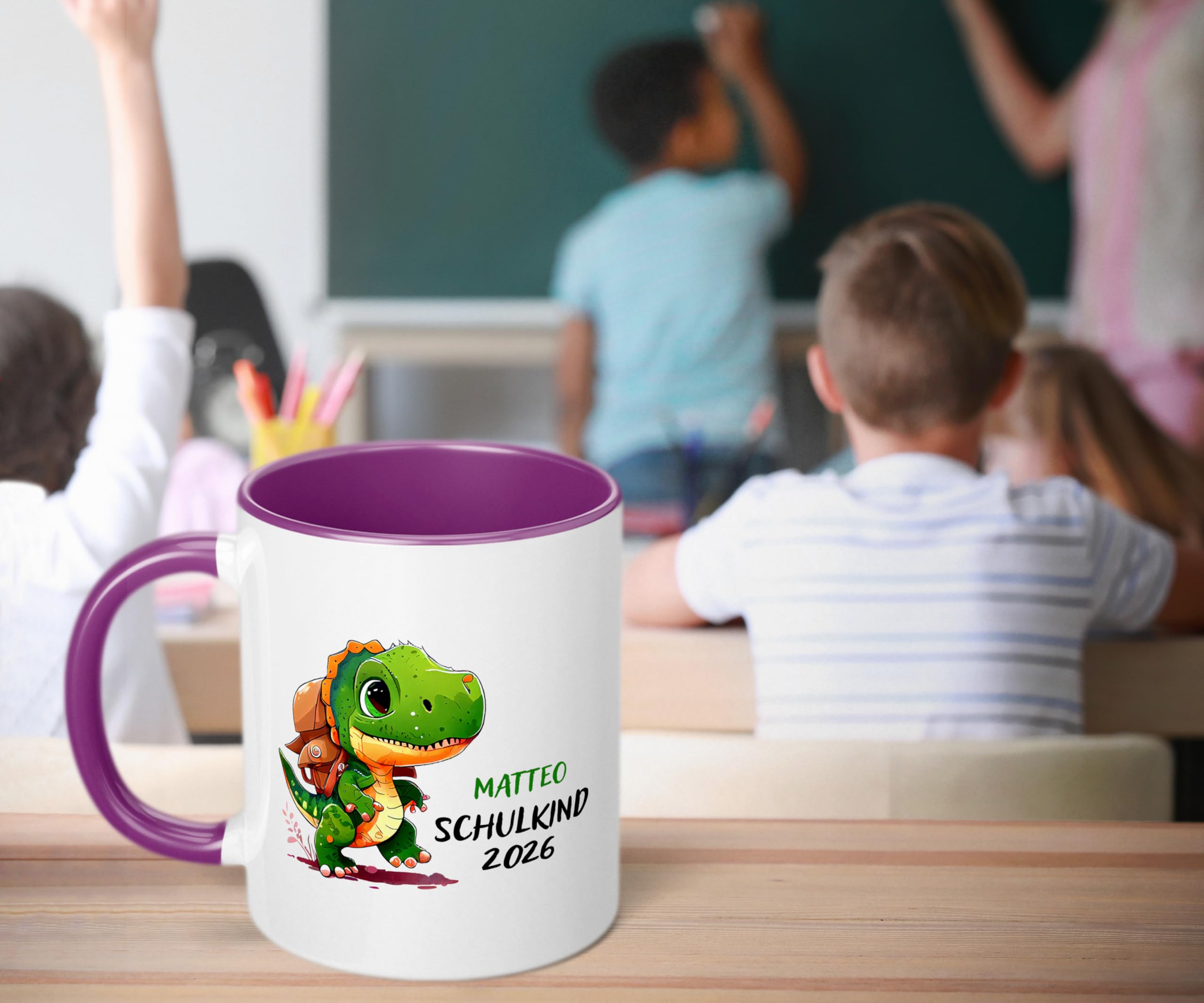 Geschenk zur Einschulung für Jungen: T-Rex Kinder-Tasse „Schulkind 2026“ - mit DINO-Motiv - personalisiert mit Namen Erstklässler - kleines Geschenk für Schüler 1. Klasse, Violett